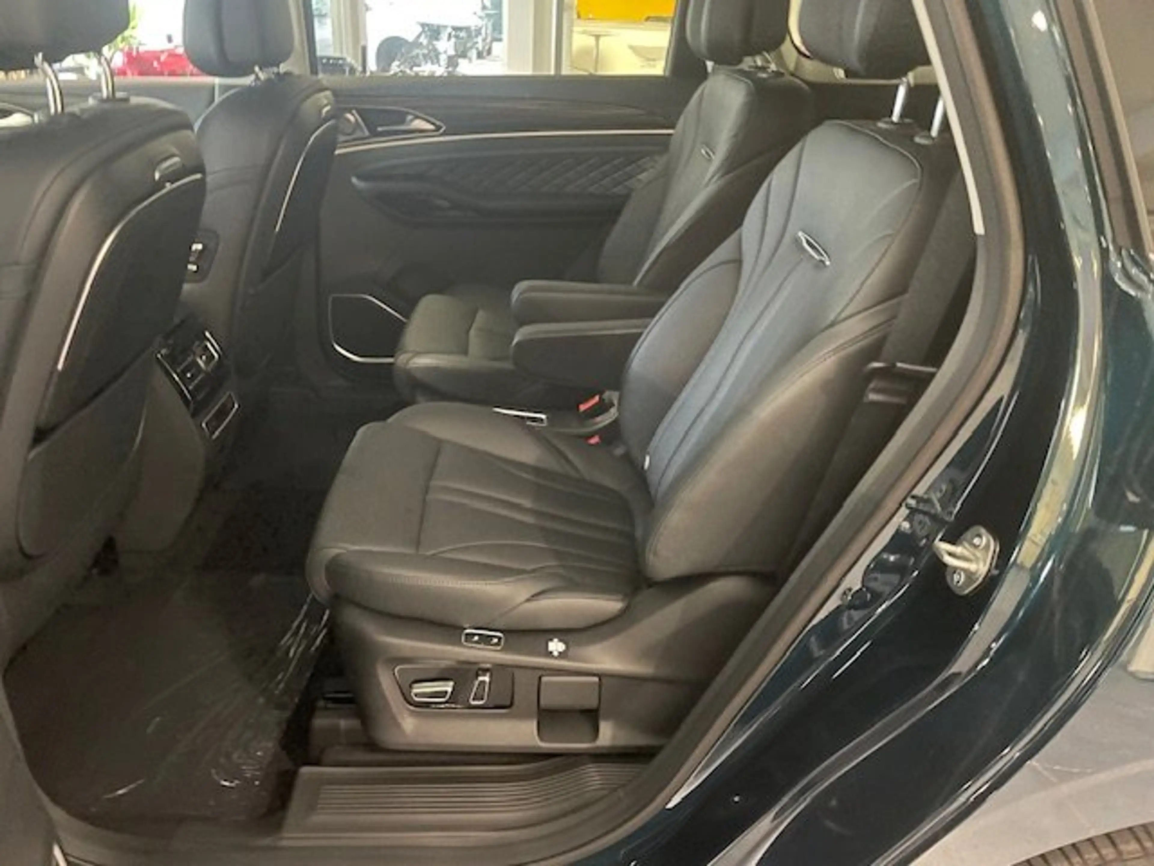 Forthing U-Tour PHEV — photo 5