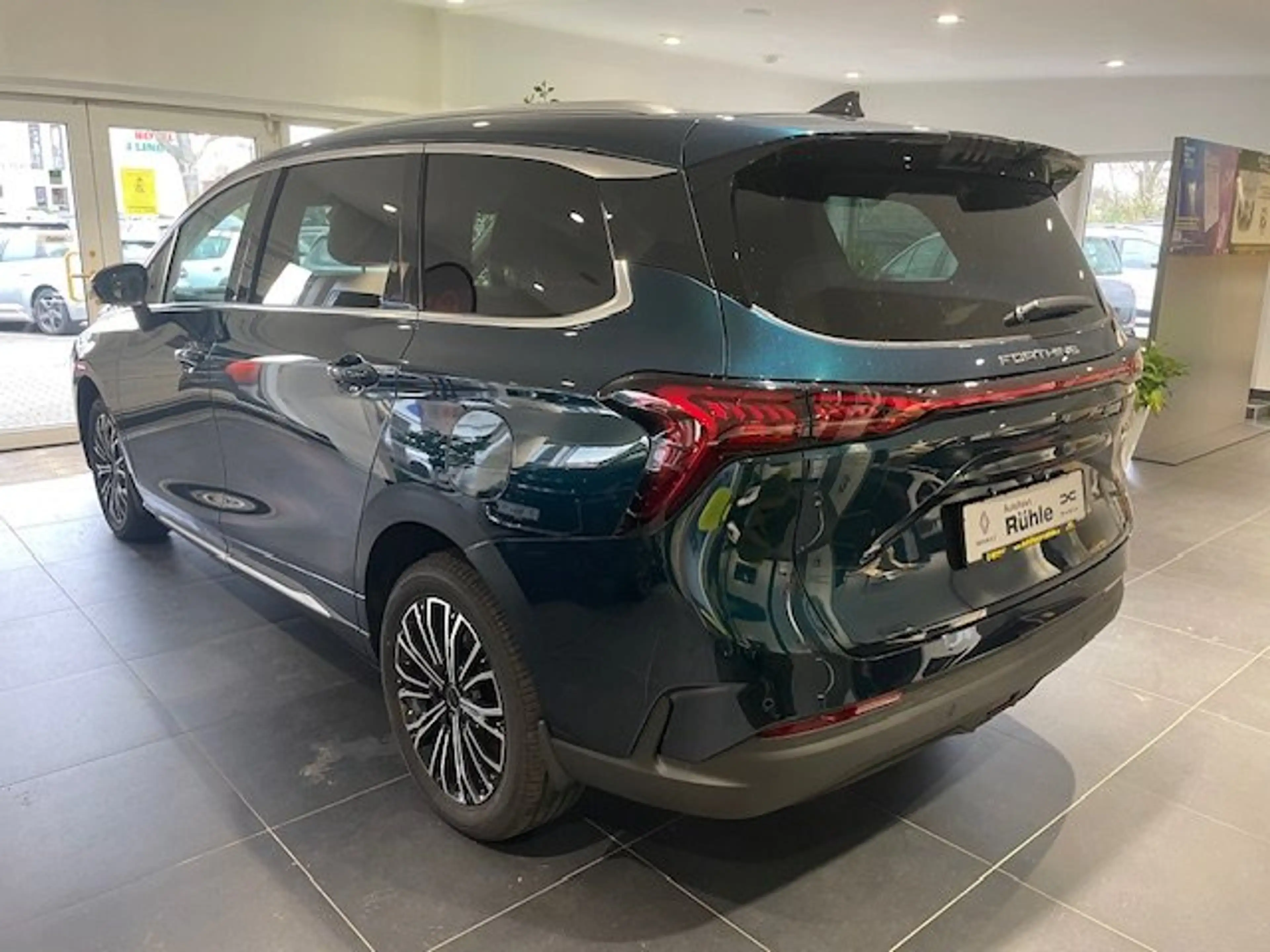 Forthing U-Tour PHEV — photo 2