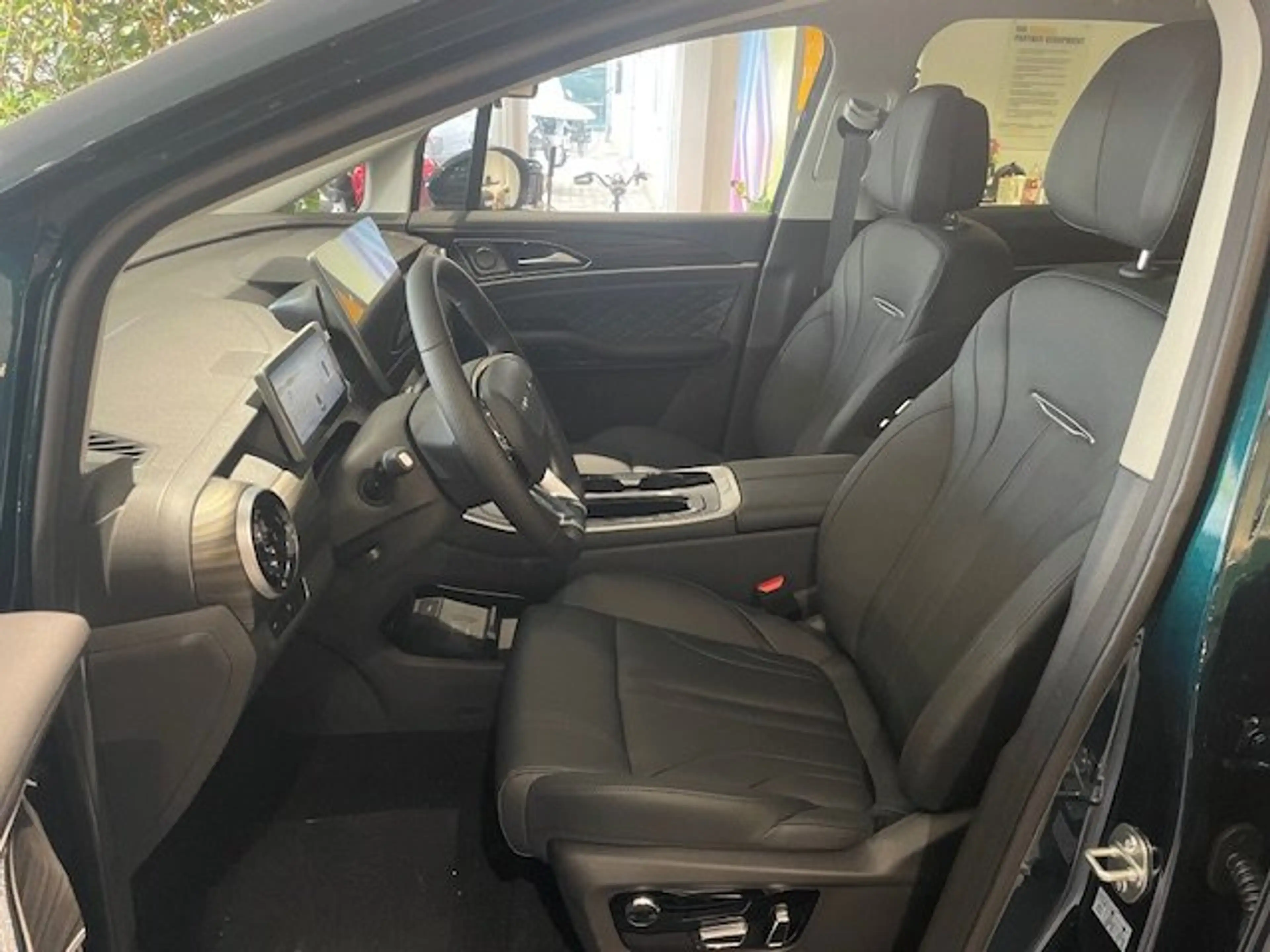 Forthing U-Tour PHEV — photo 4