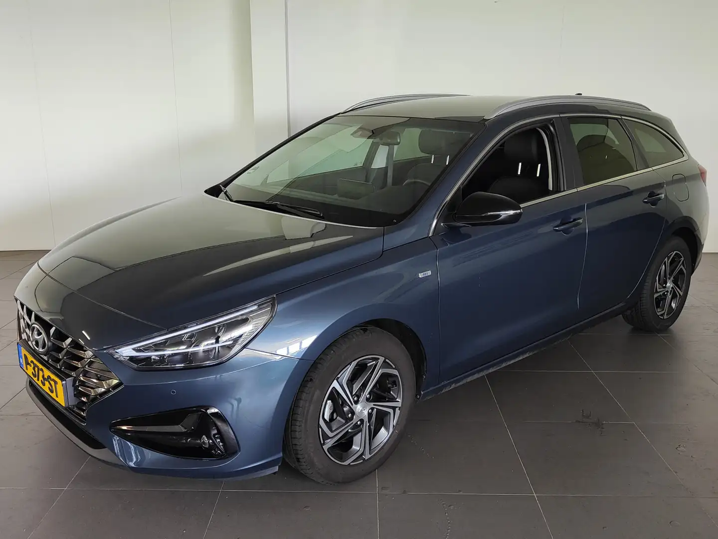 Hyundai i30 Wagon 1.5 T-GDi MHEV Premium | direct beschikbaar Blau - 2