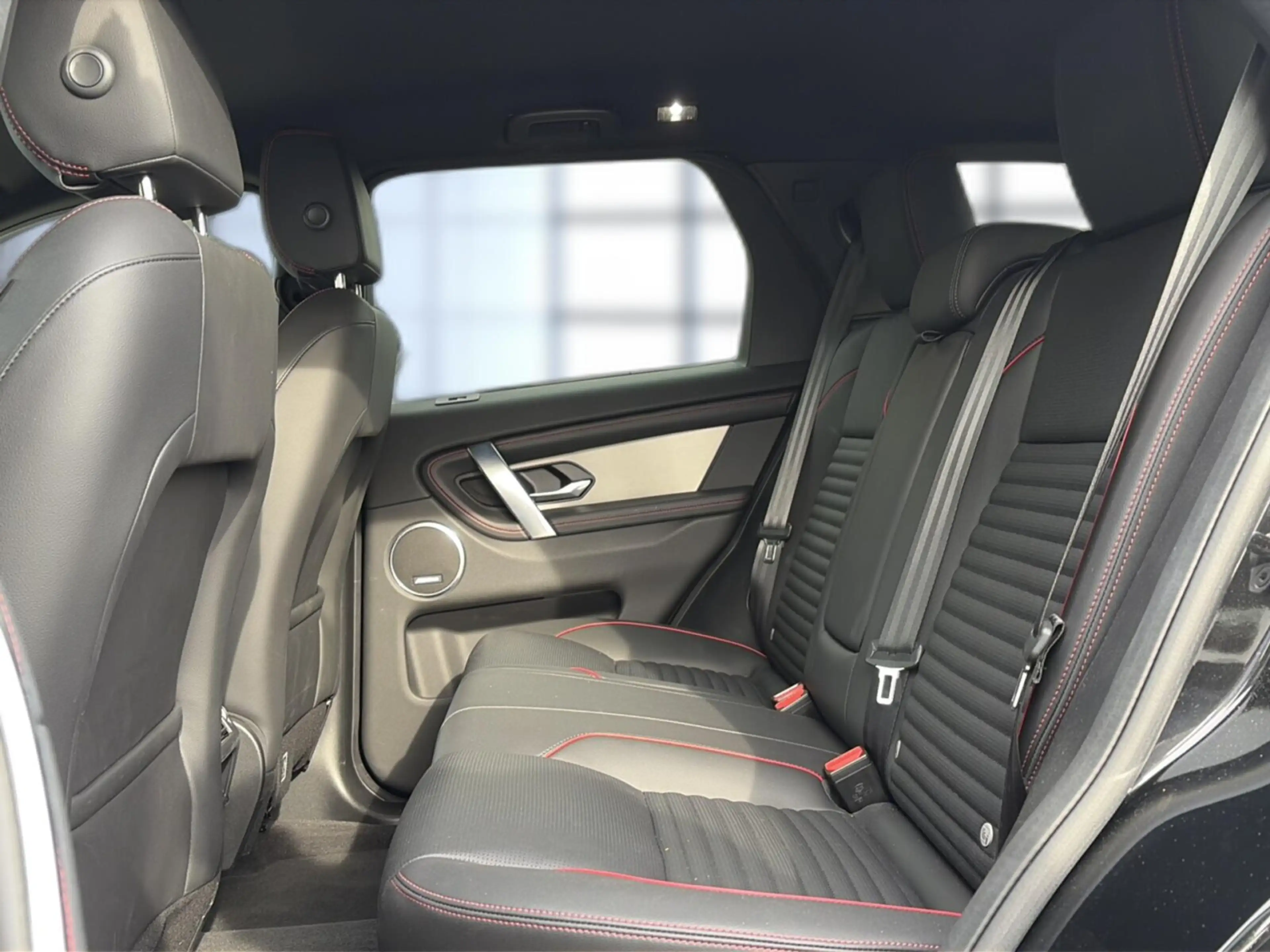 Land Rover Discovery Sport D200 R-Dynamic — photo 9