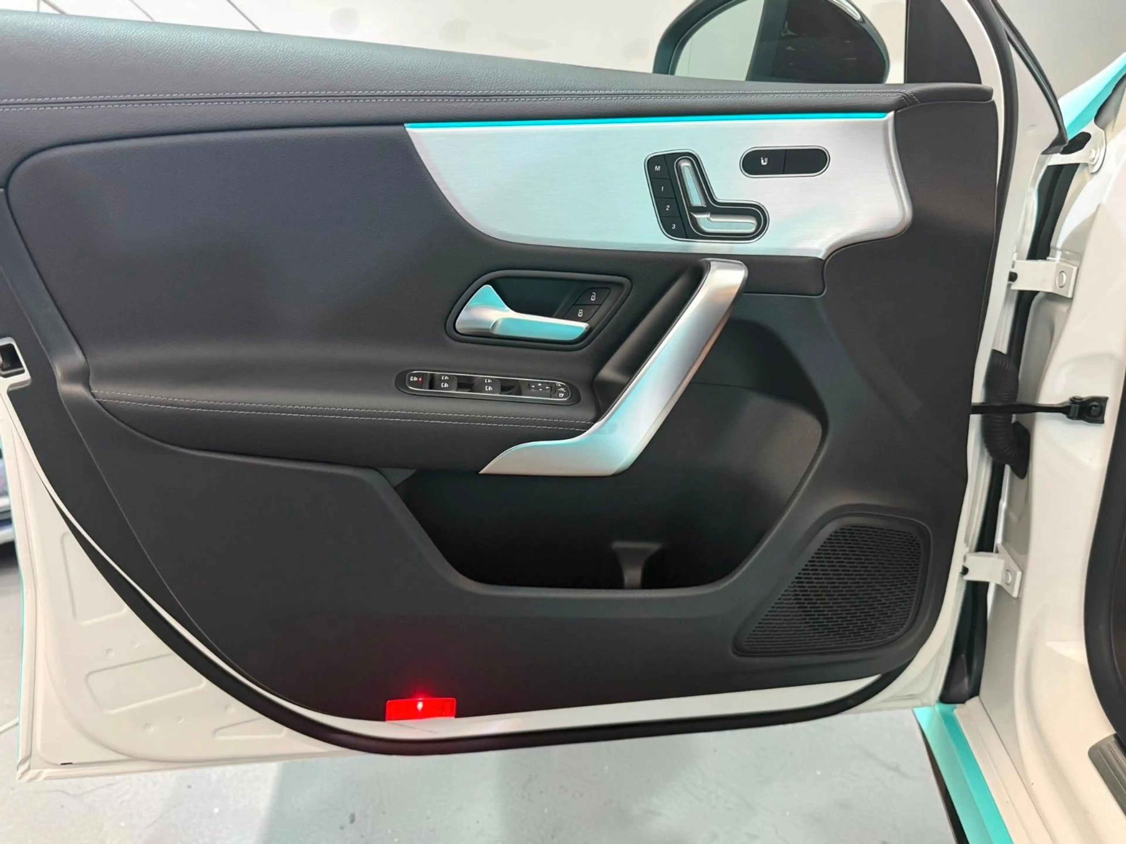 Mercedes-Benz A 35 AMG 4M*PANO*19Z*HEAD*ACC*BEAM*UNIQUE — photo 11