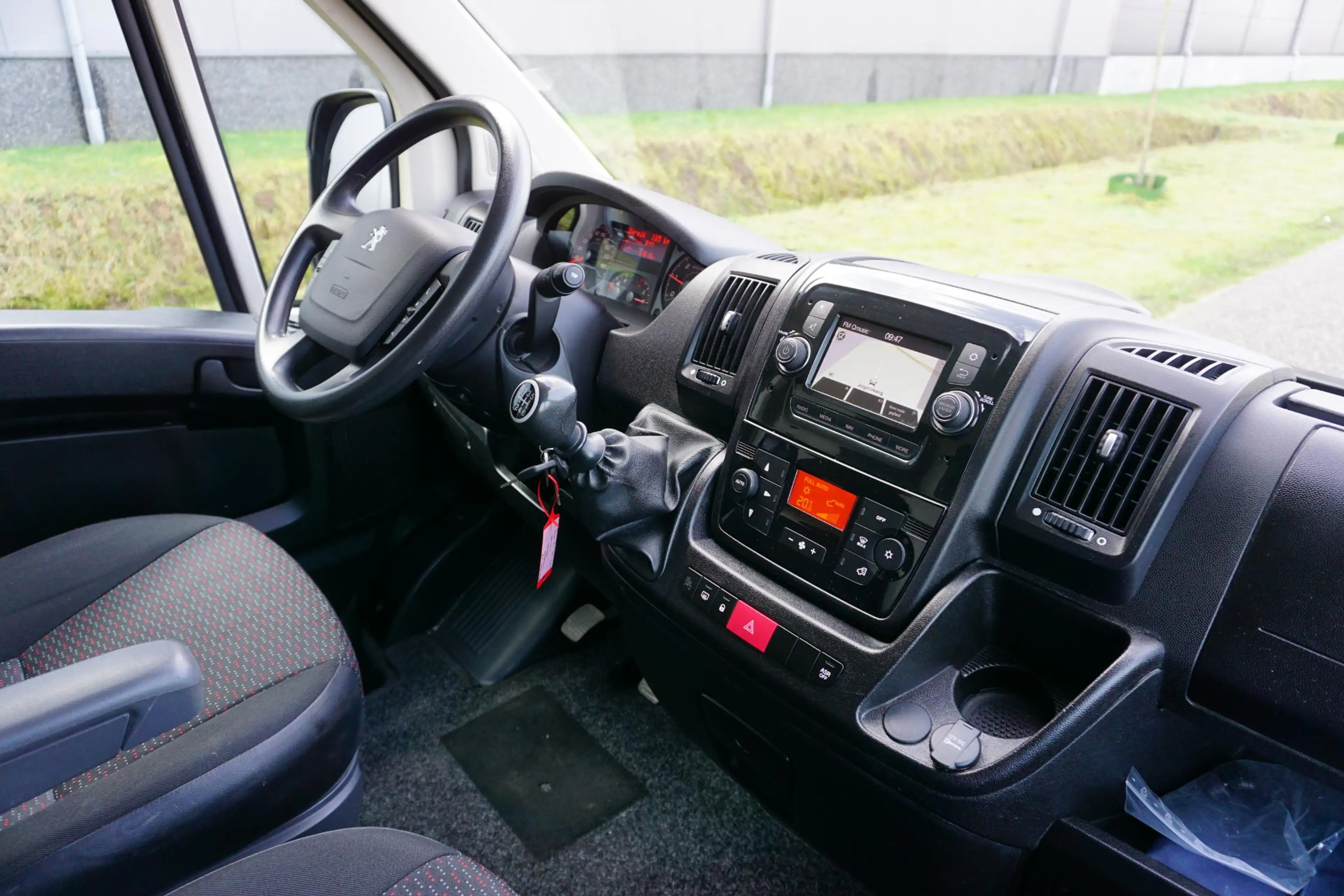 Peugeot Boxer 335 2.2 BlueHDi 165 L3H2 Premium in topstaat |2x s — photo 12
