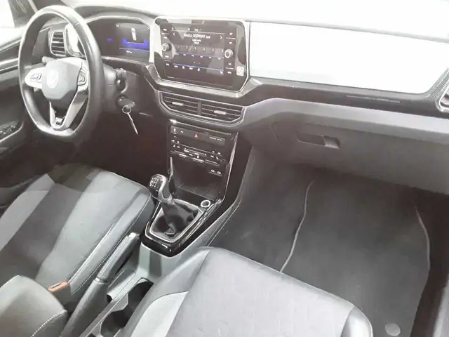 Volkswagen T-Cross view 9