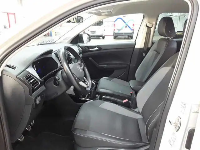 Volkswagen T-Cross view 7