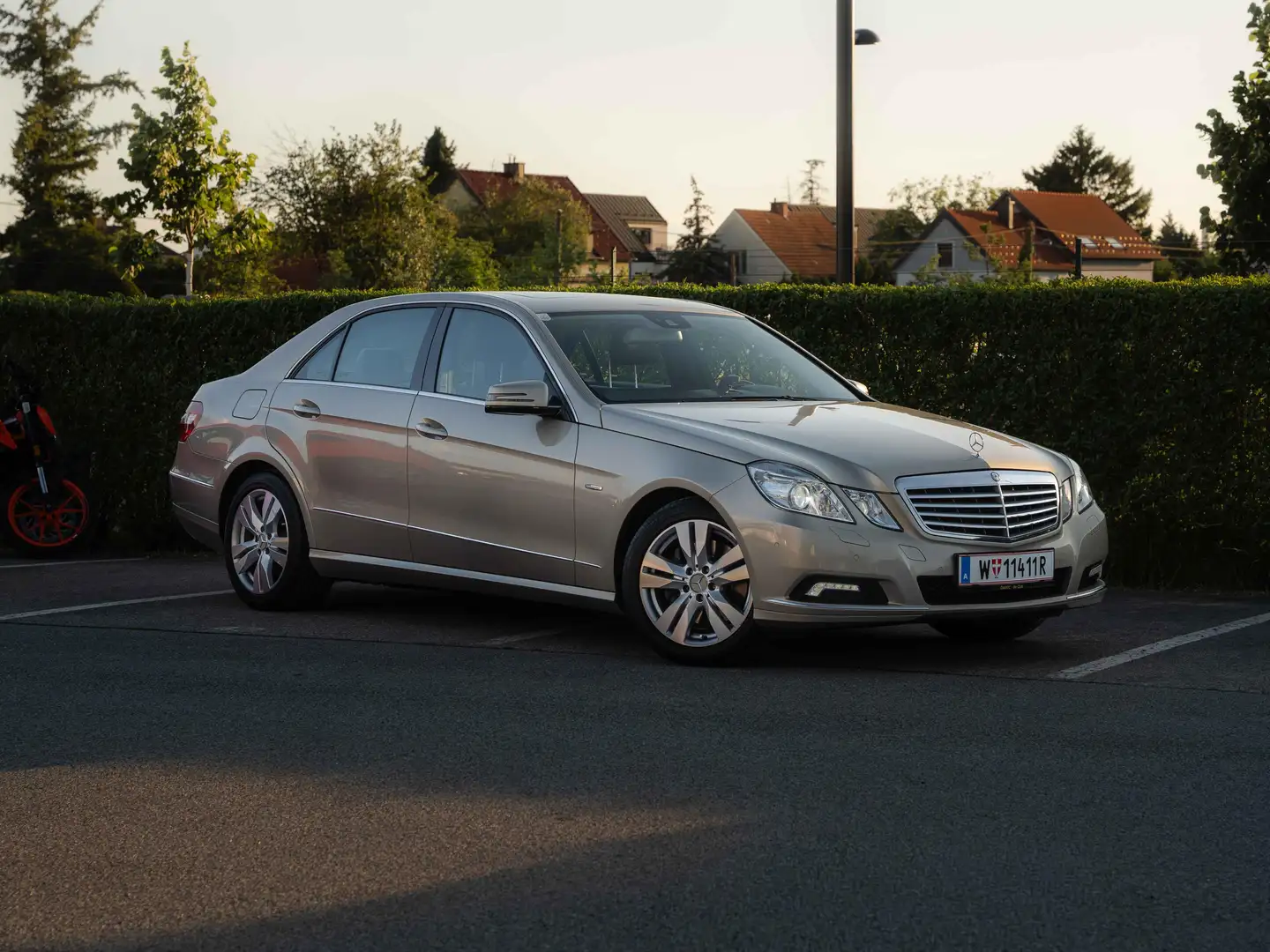 Mercedes-Benz E 350 E 350 Elegance BlueEfficiency 4MATIC CDI Aut. Beige - 1