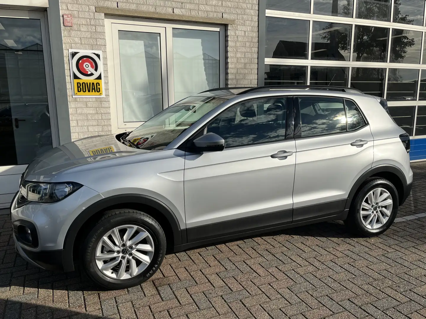 Volkswagen T-Cross 1.0 TSI Life / PARK. SENSOREN/ NAVI/ AIRCO/ 16" LM Grijs - 2