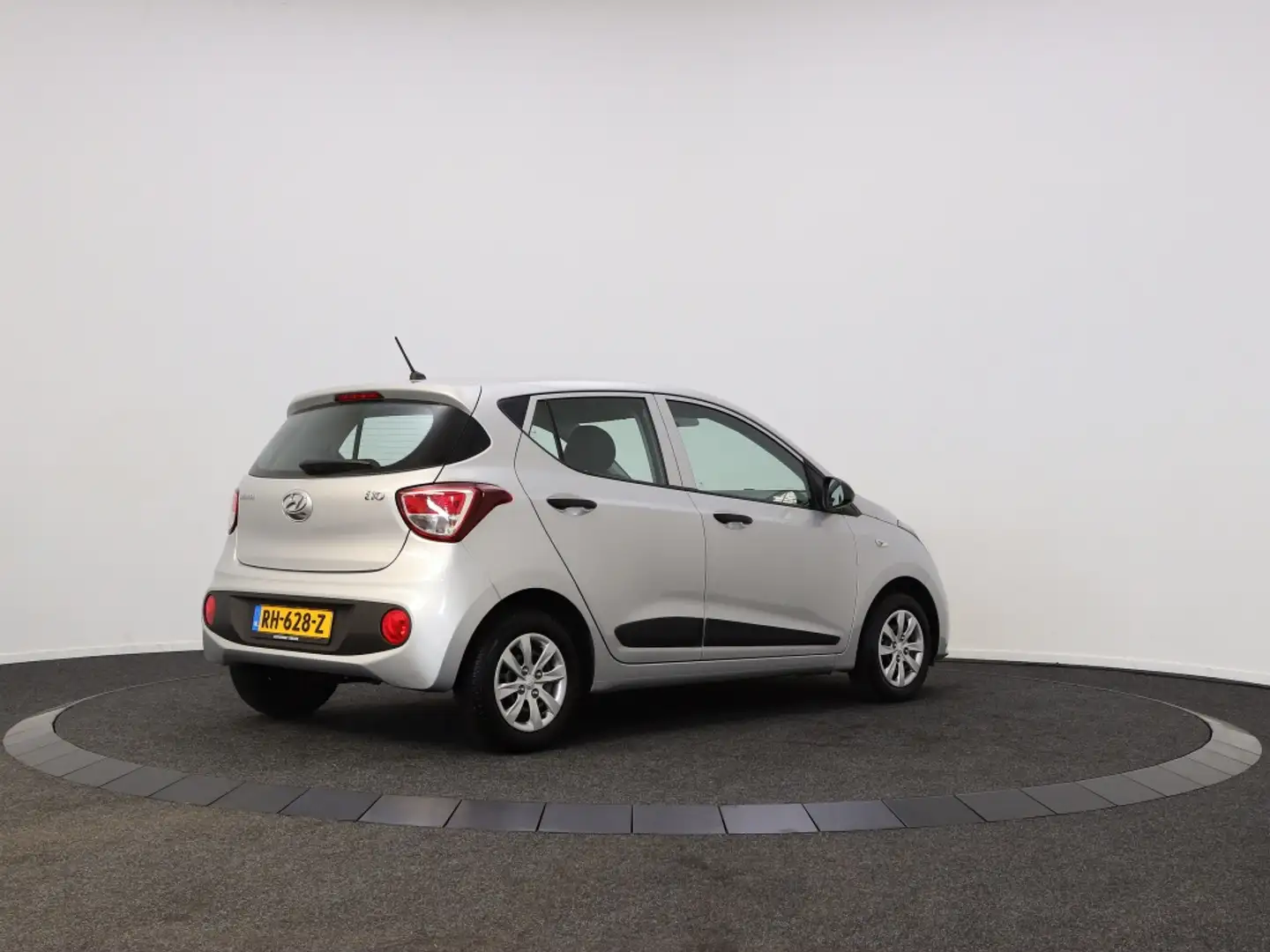 Hyundai i10 1.0i i-Motion | 1e Eigenaar | Airco | All-season | Grijs - 2