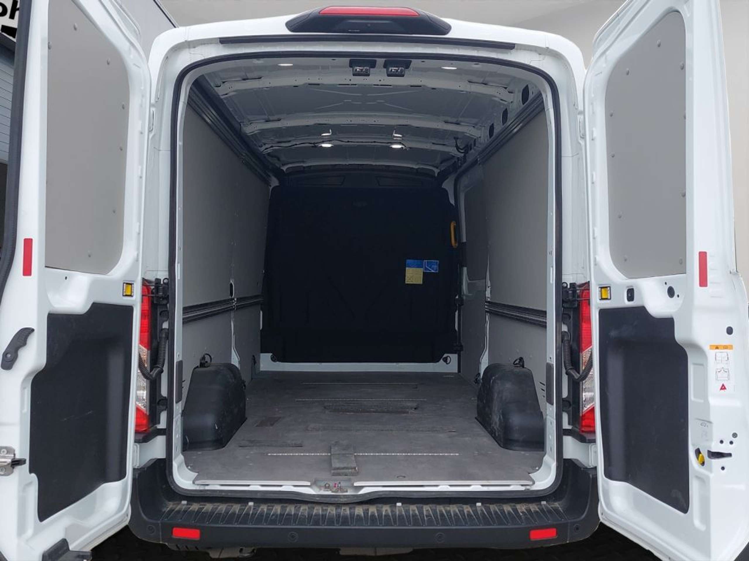 Fahrzeugabbildung Ford Transit 350 L3H2 Lkw VA Trend - mit KI generiert/bearbeitet