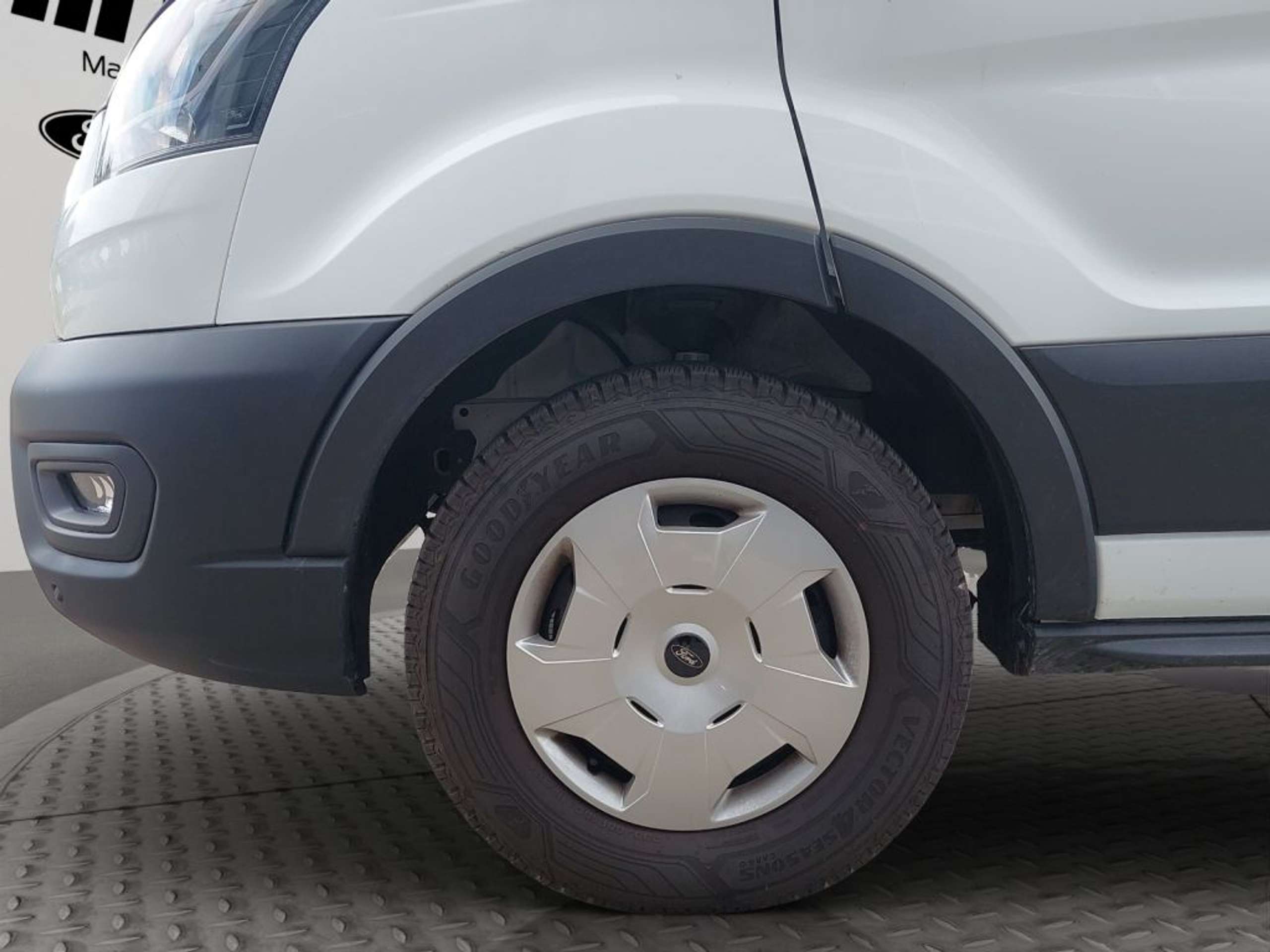 Fahrzeugabbildung Ford Transit 350 L3H2 Lkw VA Trend - mit KI generiert/bearbeitet