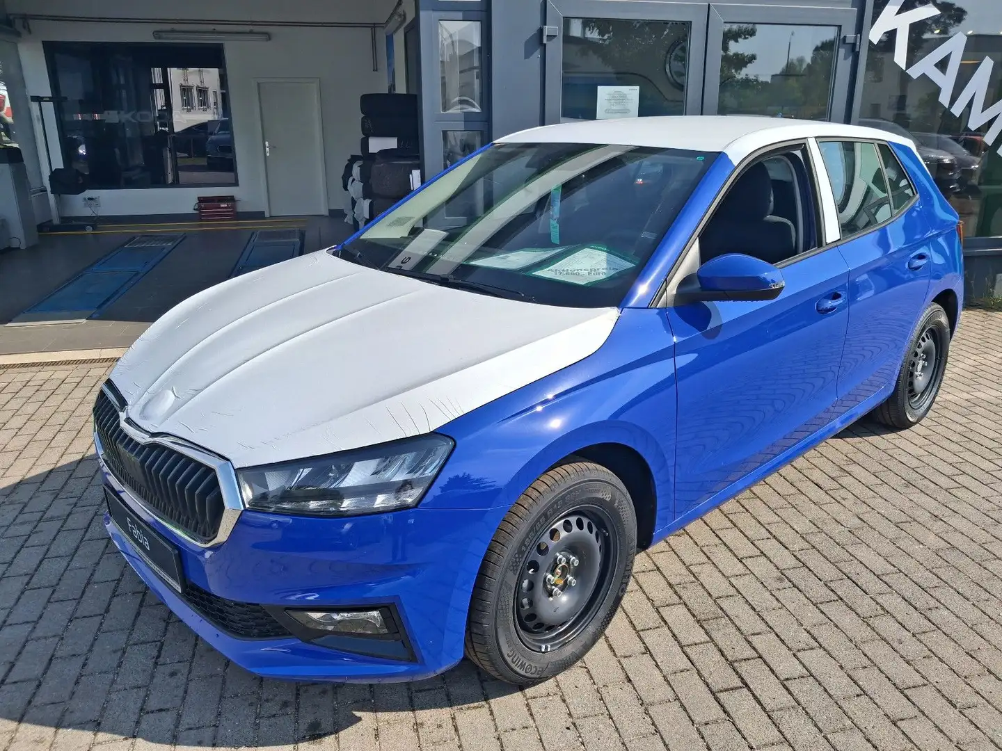 Skoda Fabia 1.0l MPI Essence 80 PS SHZ FSE Klima NSW Blau - 2