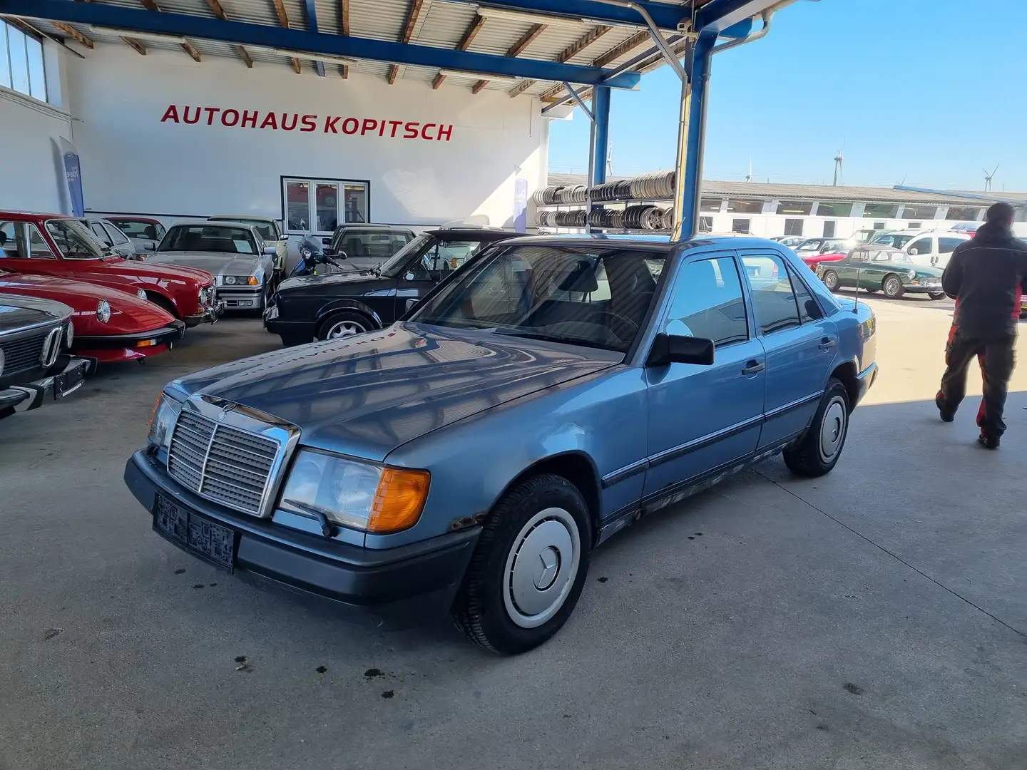 Mercedes-Benz 250 Diesel W124 Albastru - 1