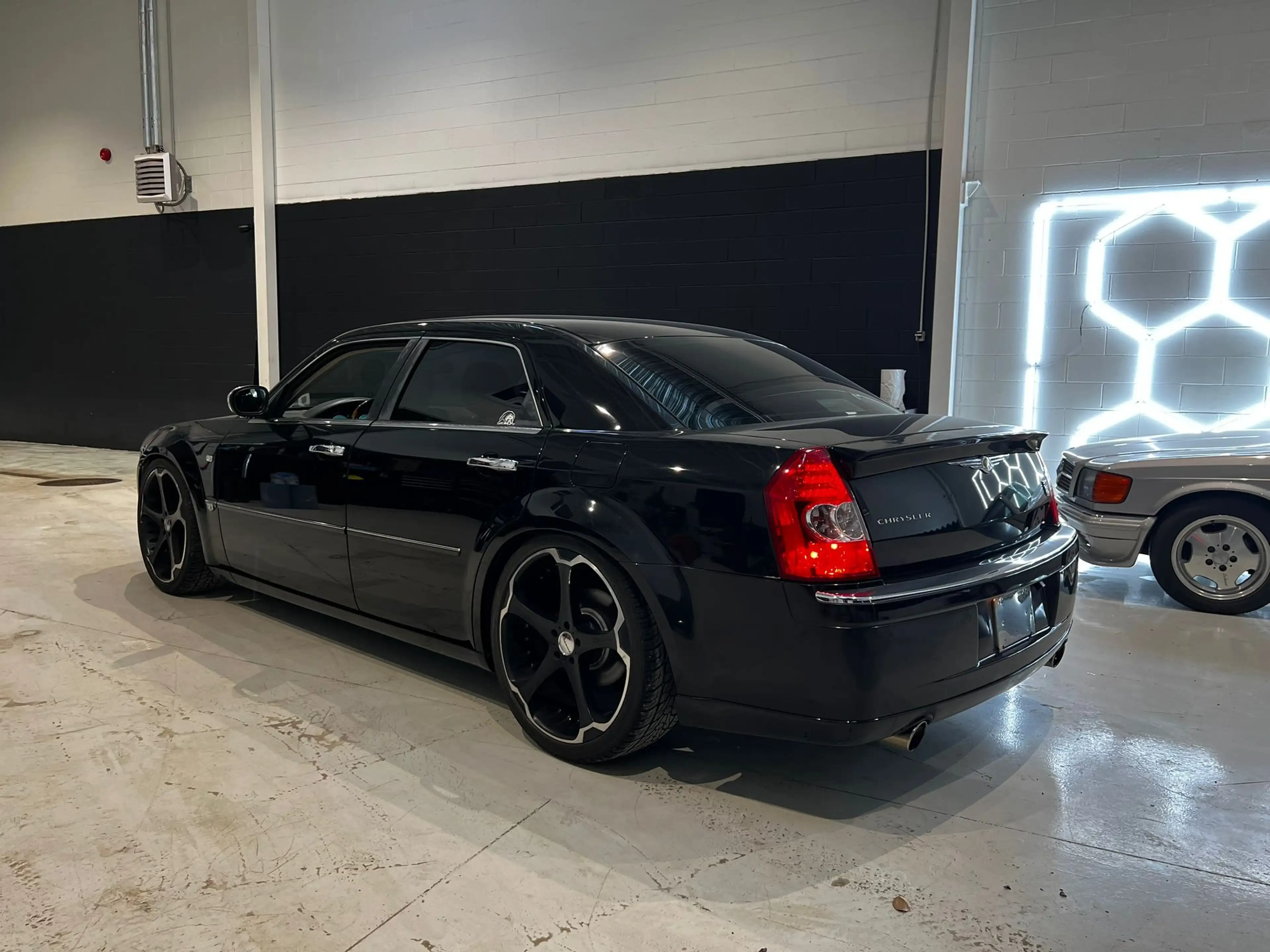 Chrysler 300C 5.7 V8 HEMI — photo 2