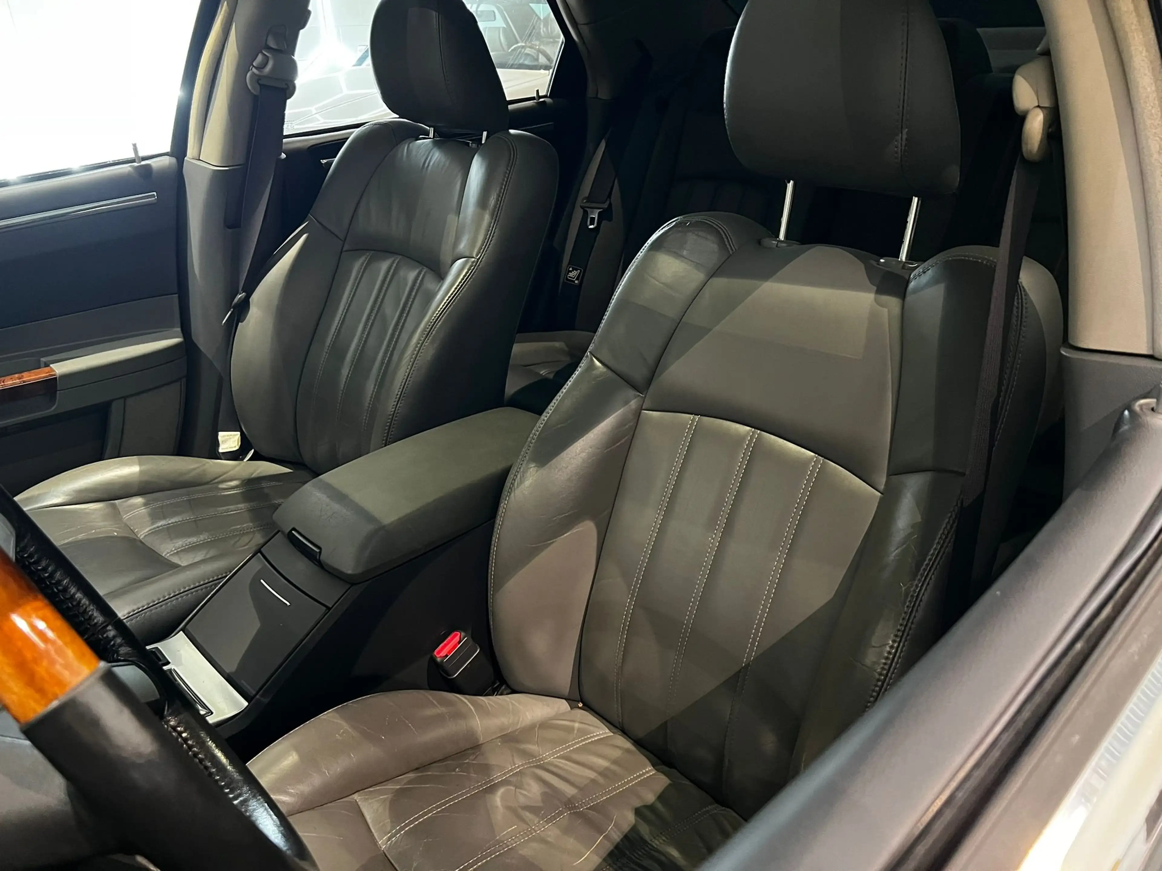 Chrysler 300C 5.7 V8 HEMI — photo 15