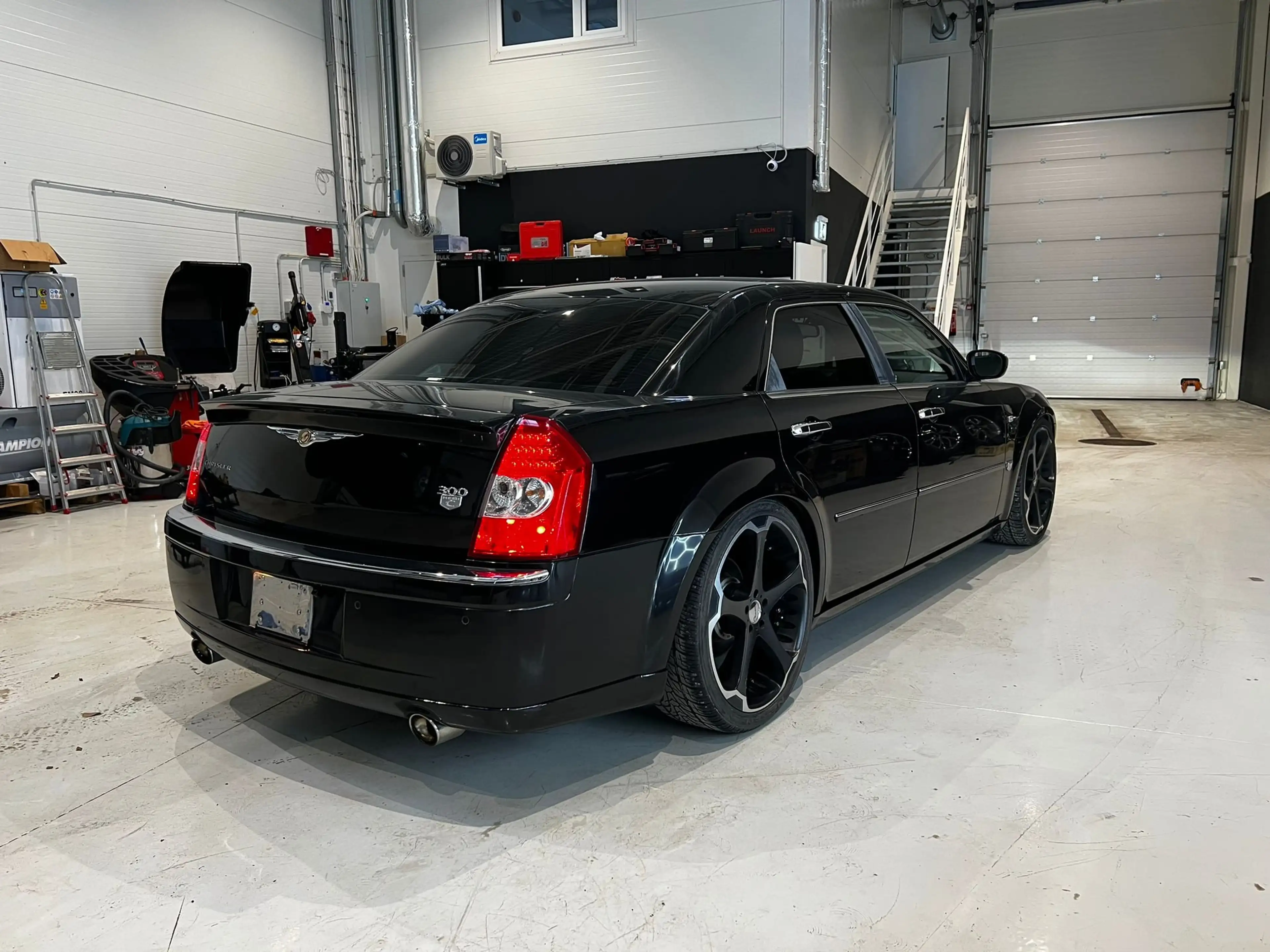 Chrysler 300C 5.7 V8 HEMI — photo 4