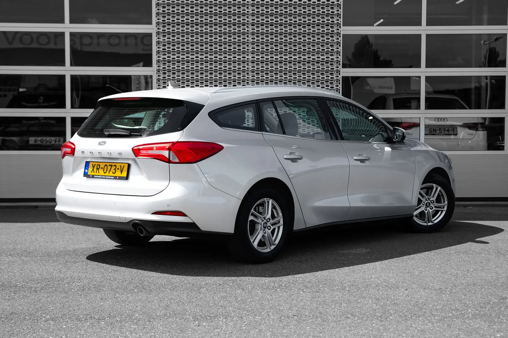 Ford Focus Wagon 1.0 EcoBoost Trend Edition Business | Naviga Grijs - 2