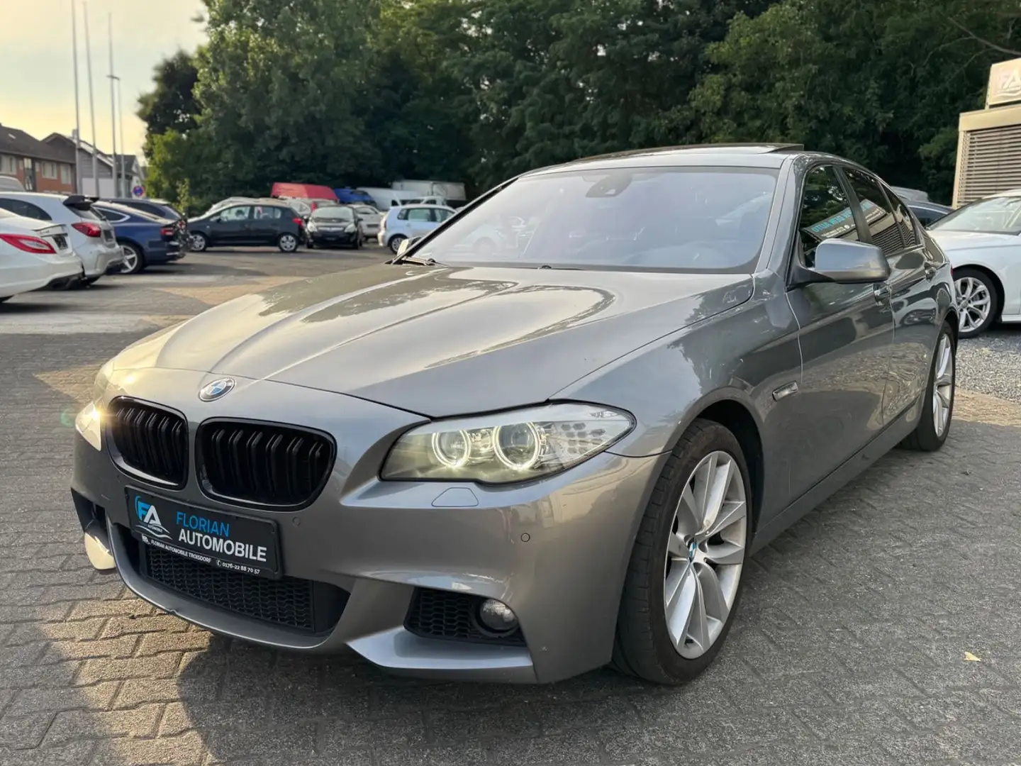 BMW 530 Baureihe 5 Lim. 530 d M-Sport/Schiebedach Gris - 1