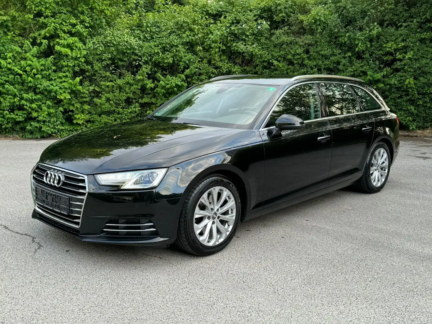 Audi A4 2.0 TDI ultra S tronic design Avant Automatik Zwart - 1