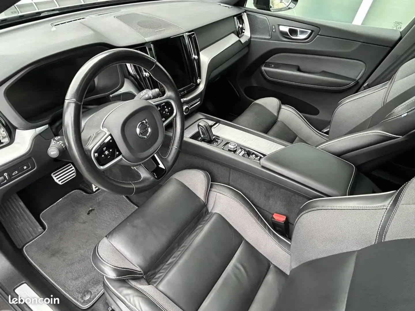 Volvo XC60 T6 Recharge AWD 253 ch %2B 87 Geartronic 8 R-Desig Gris - 2
