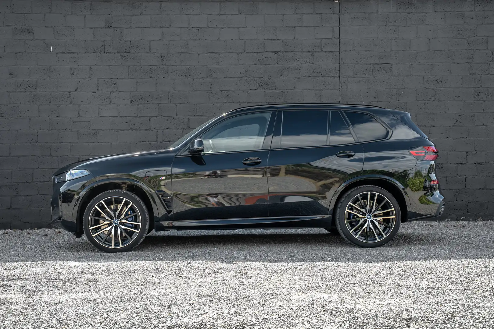 BMW X5 xDrive50e M-PACK/LUCHTVERING/PANO/22" Noir - 2