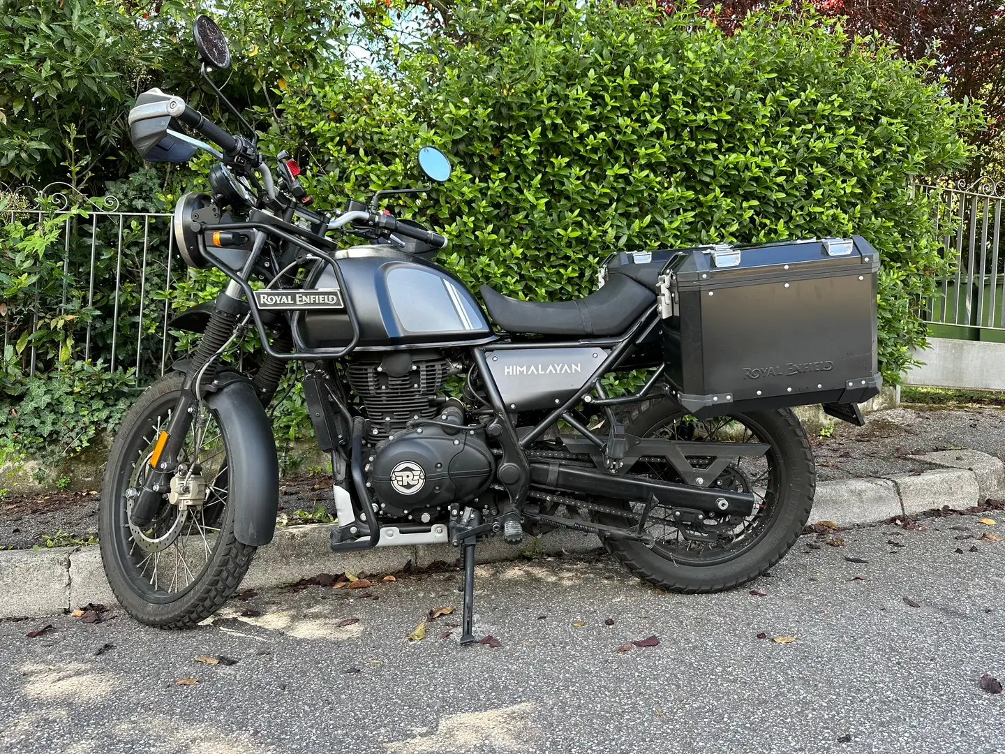 Royal Enfield Himalayan Nero - 1