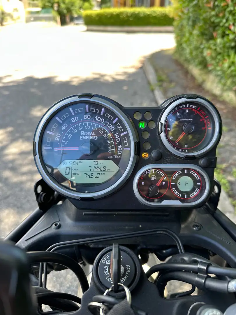 Royal Enfield Himalayan Nero - 2