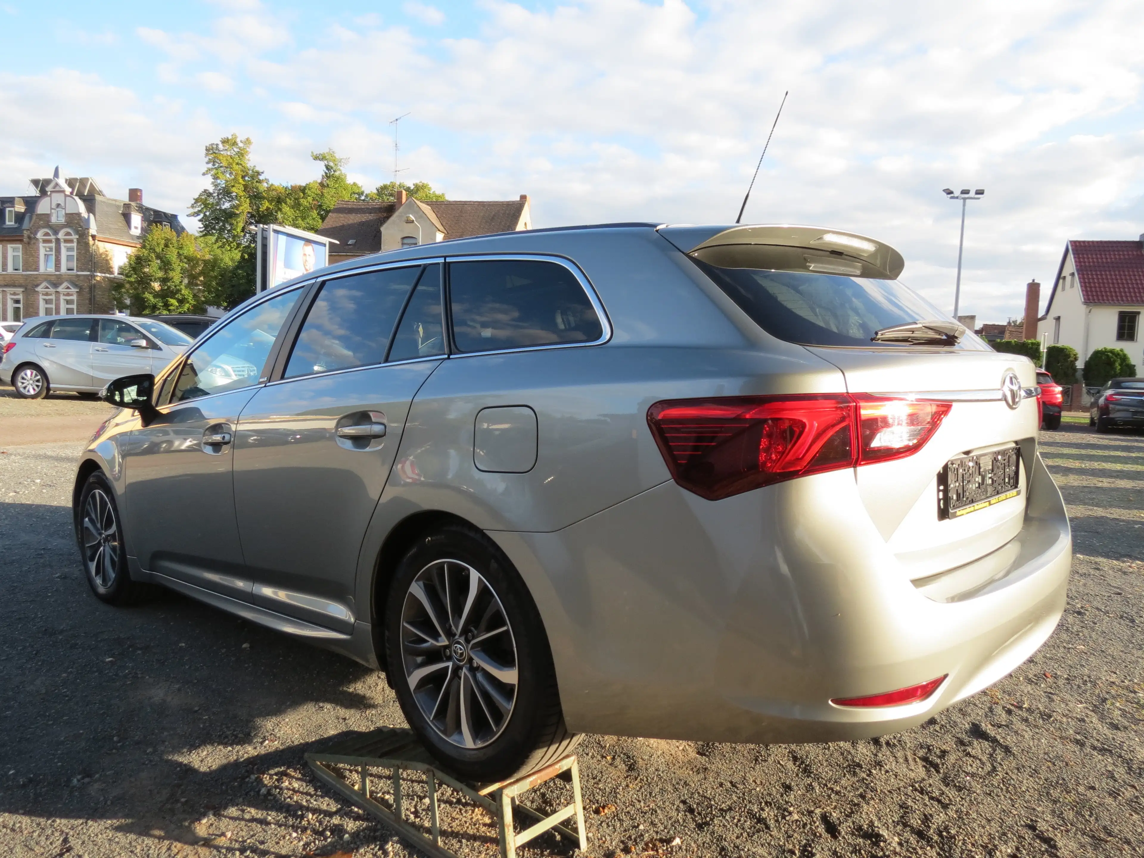 Toyota Avensis Edition-S Kombi, Navi!! PDC!! SHZ.! SR+WR!!TOP — photo 6