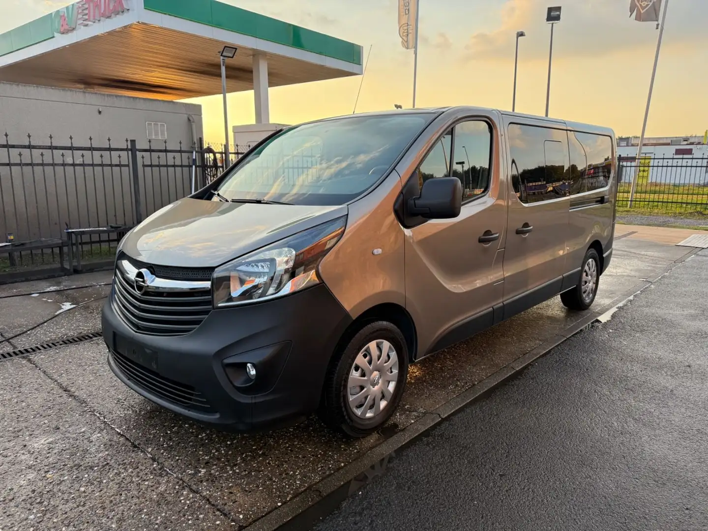 Opel Vivaro B Kasten/Kombi Tourer L2H1  2,7t;Navi Beige - 1