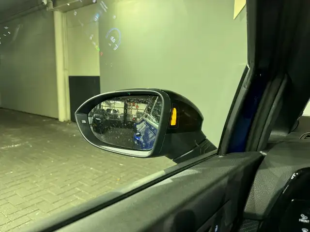 Volkswagen Golf view 21