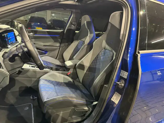 Volkswagen Golf view 6