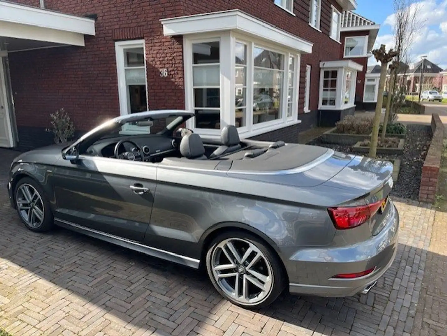 Audi A3 A3 1.5 TFSI CoD Sp.SL.E Grijs - 1