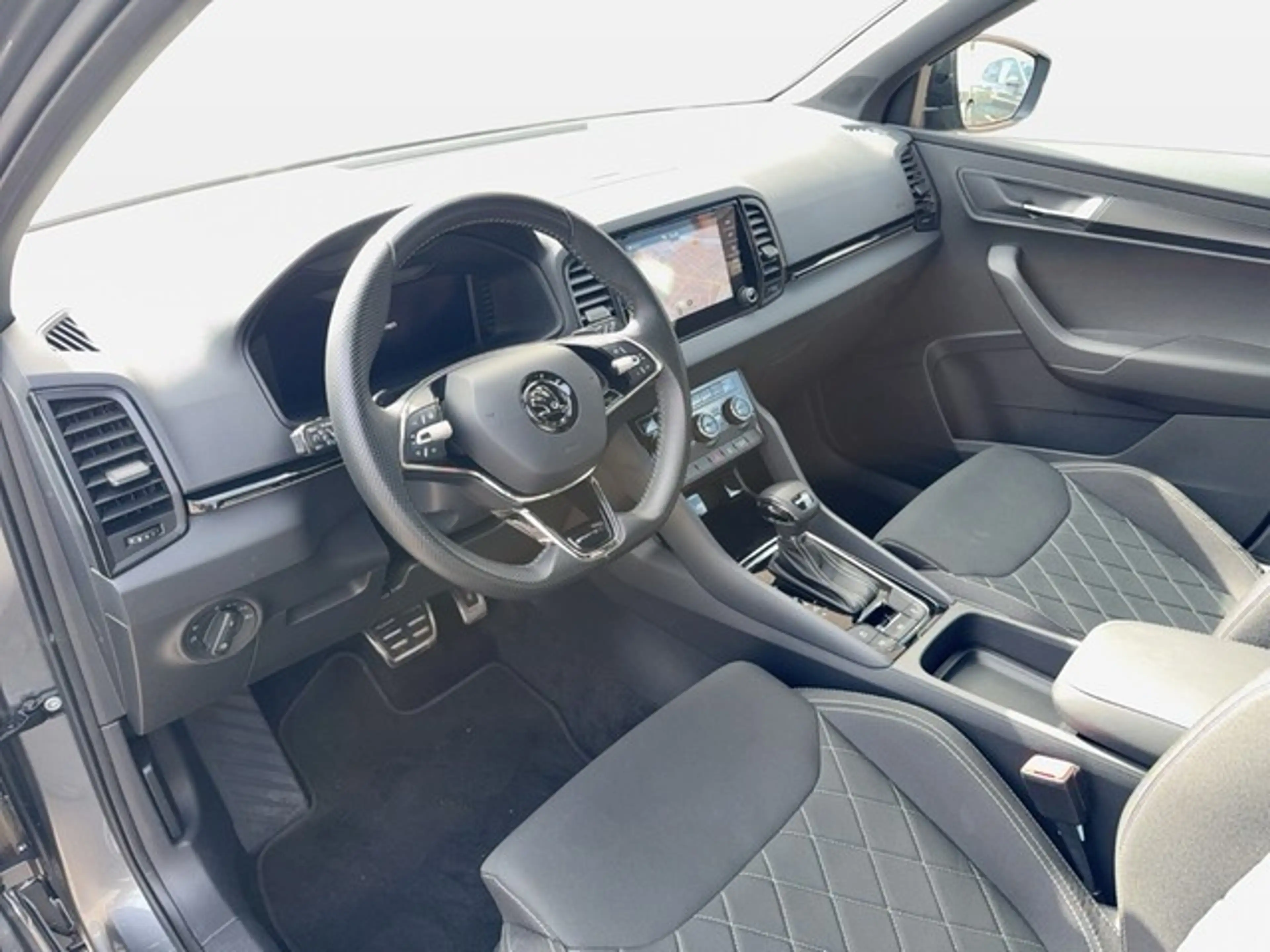 Skoda Karoq Sportline 1.5 TSI DSG LED + NAVI + CARPLAY + PDC — photo 9