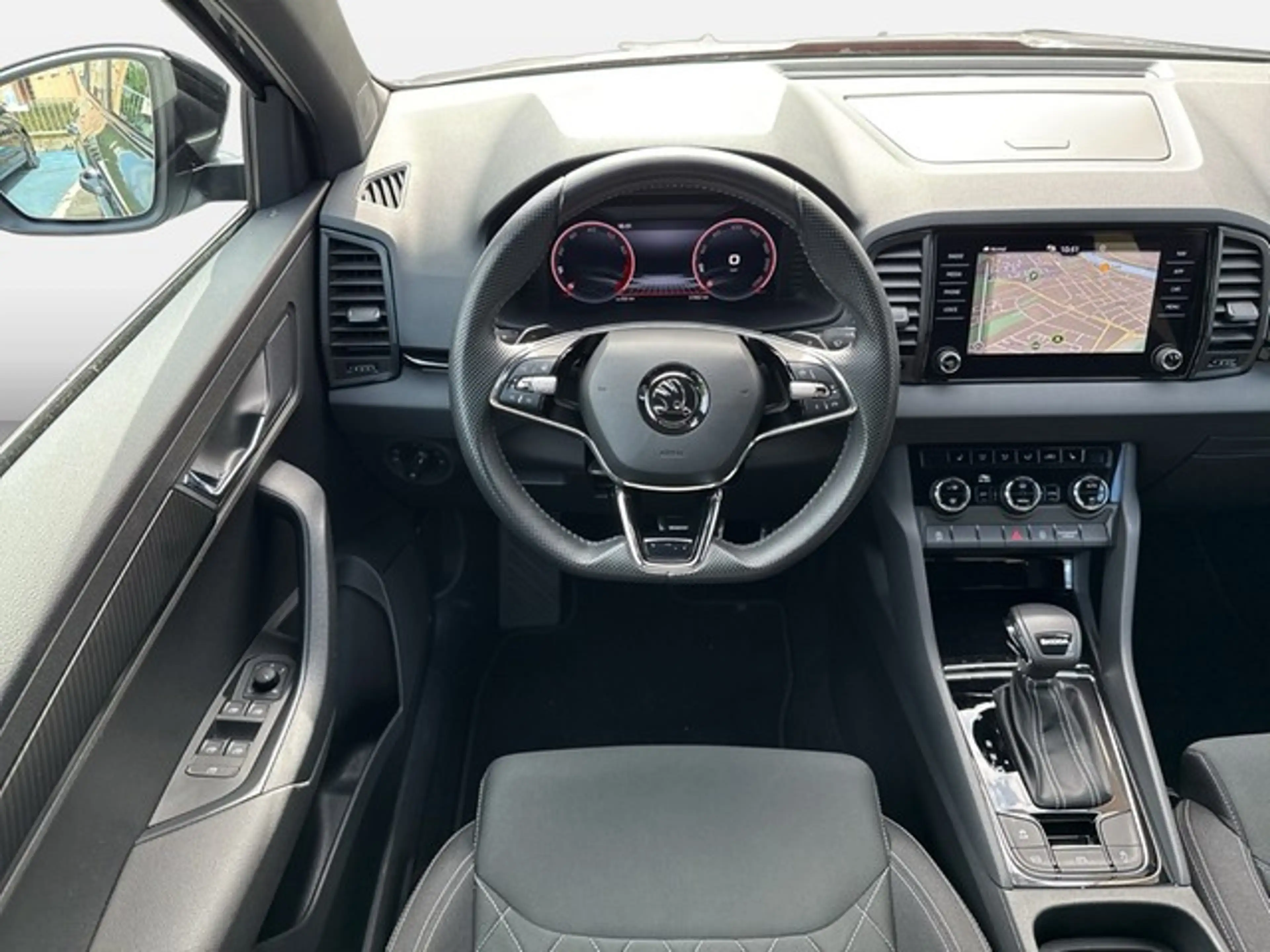 Skoda Karoq Sportline 1.5 TSI DSG LED + NAVI + CARPLAY + PDC — photo 15
