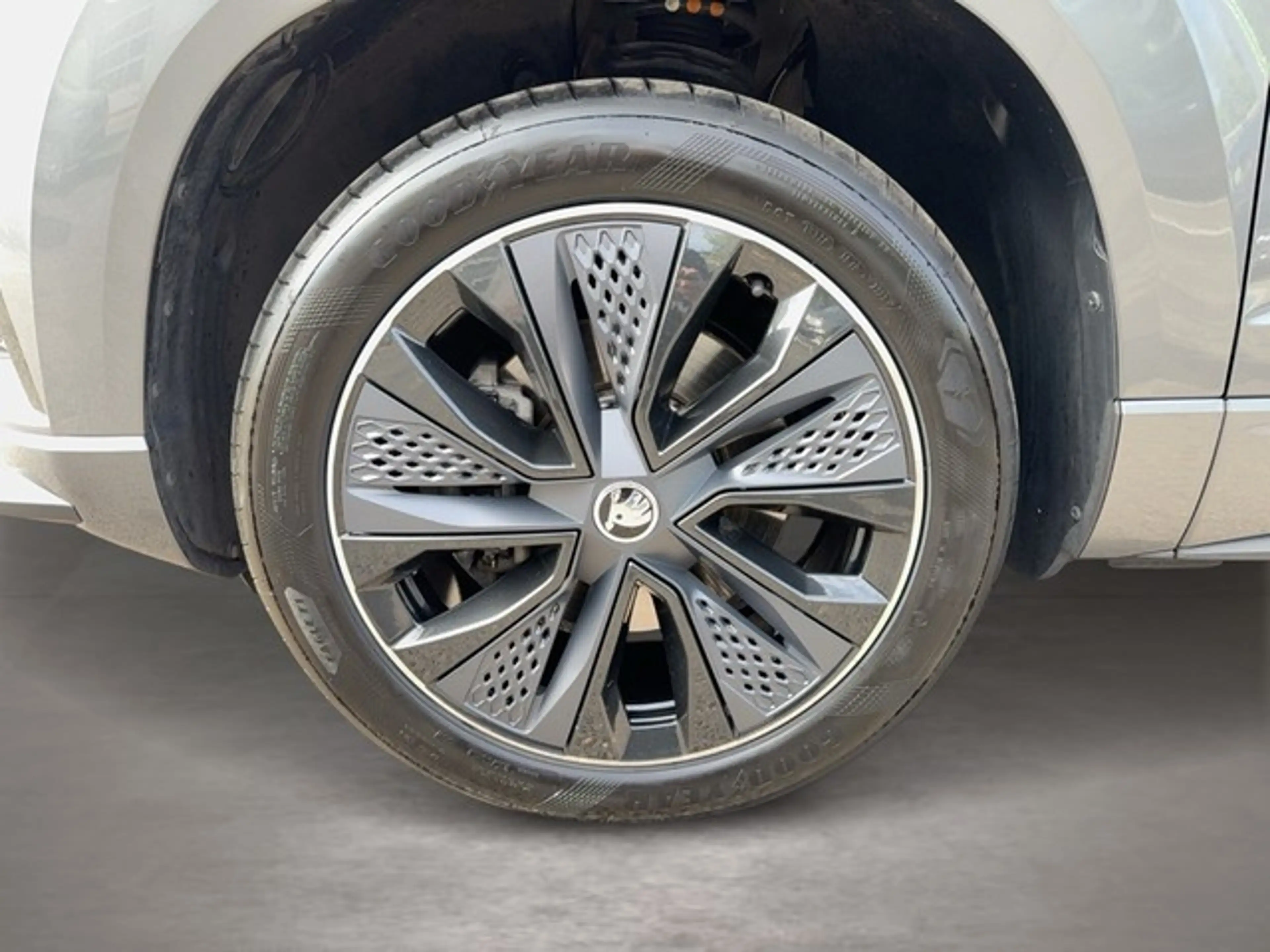 Skoda Karoq Sportline 1.5 TSI DSG LED + NAVI + CARPLAY + PDC — photo 7