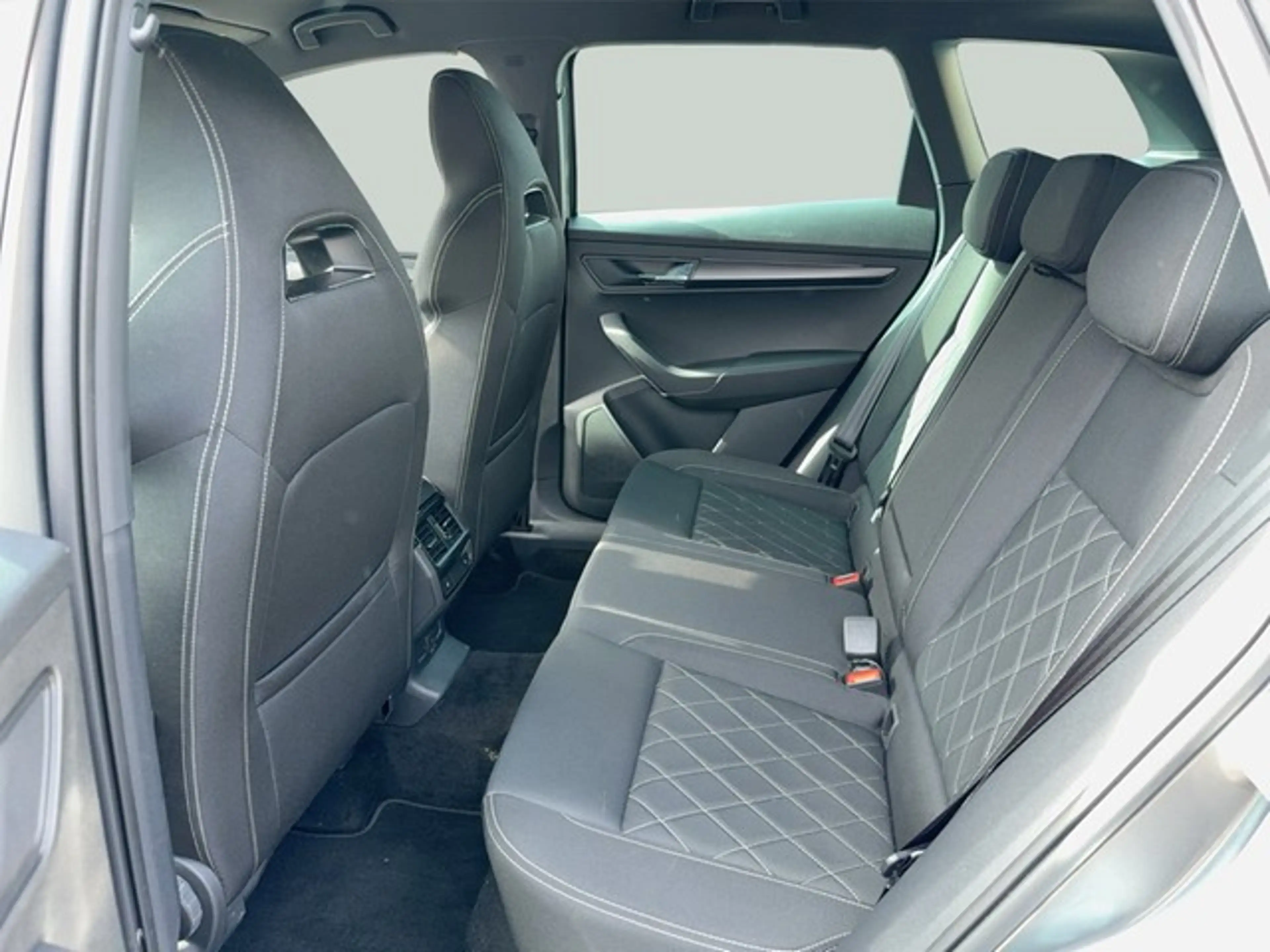 Skoda Karoq Sportline 1.5 TSI DSG LED + NAVI + CARPLAY + PDC — photo 12