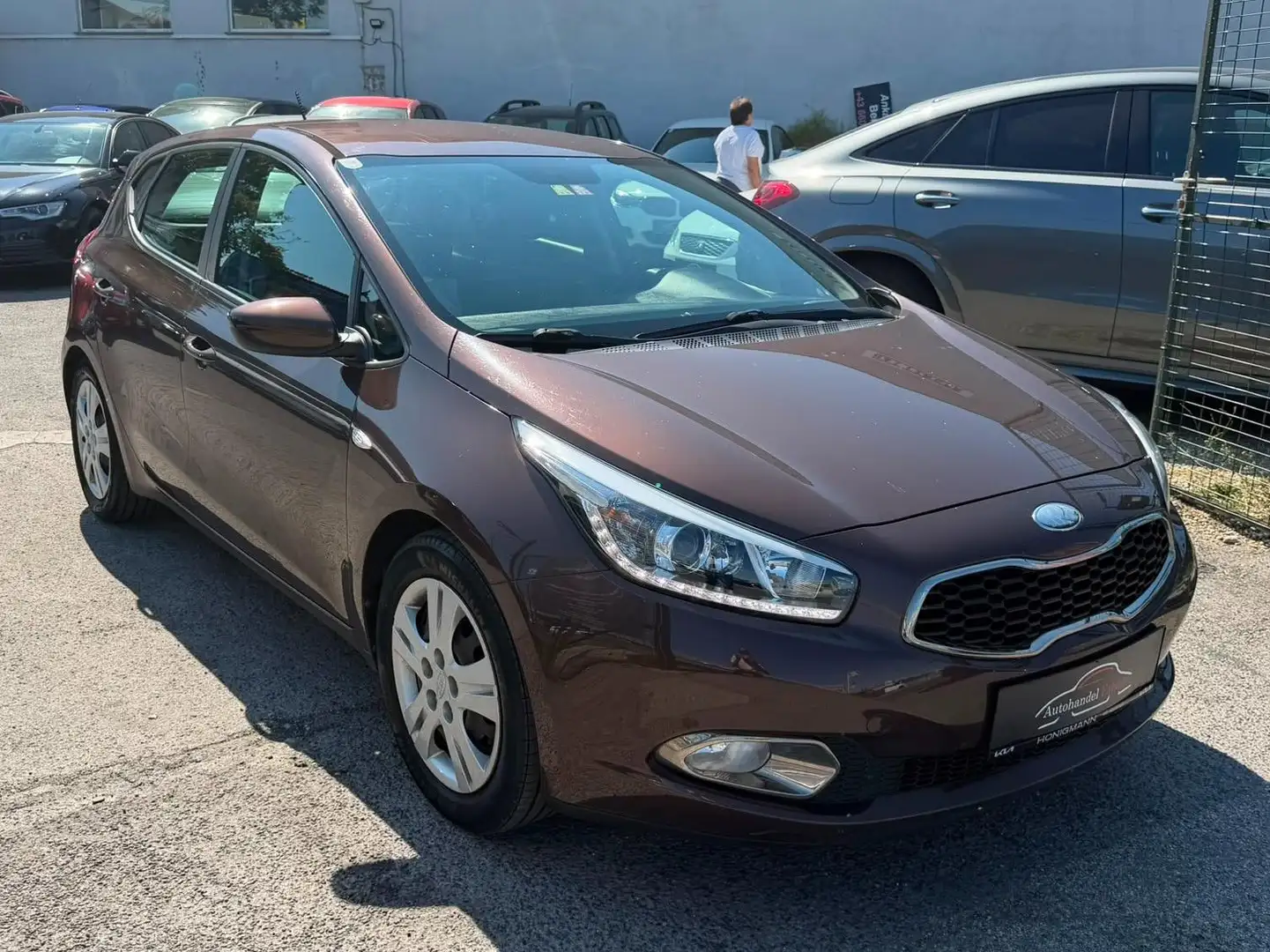 Kia Ceed / cee'd 1,4 MPI CVVT Cool 99PS mit Klima Grau - 1