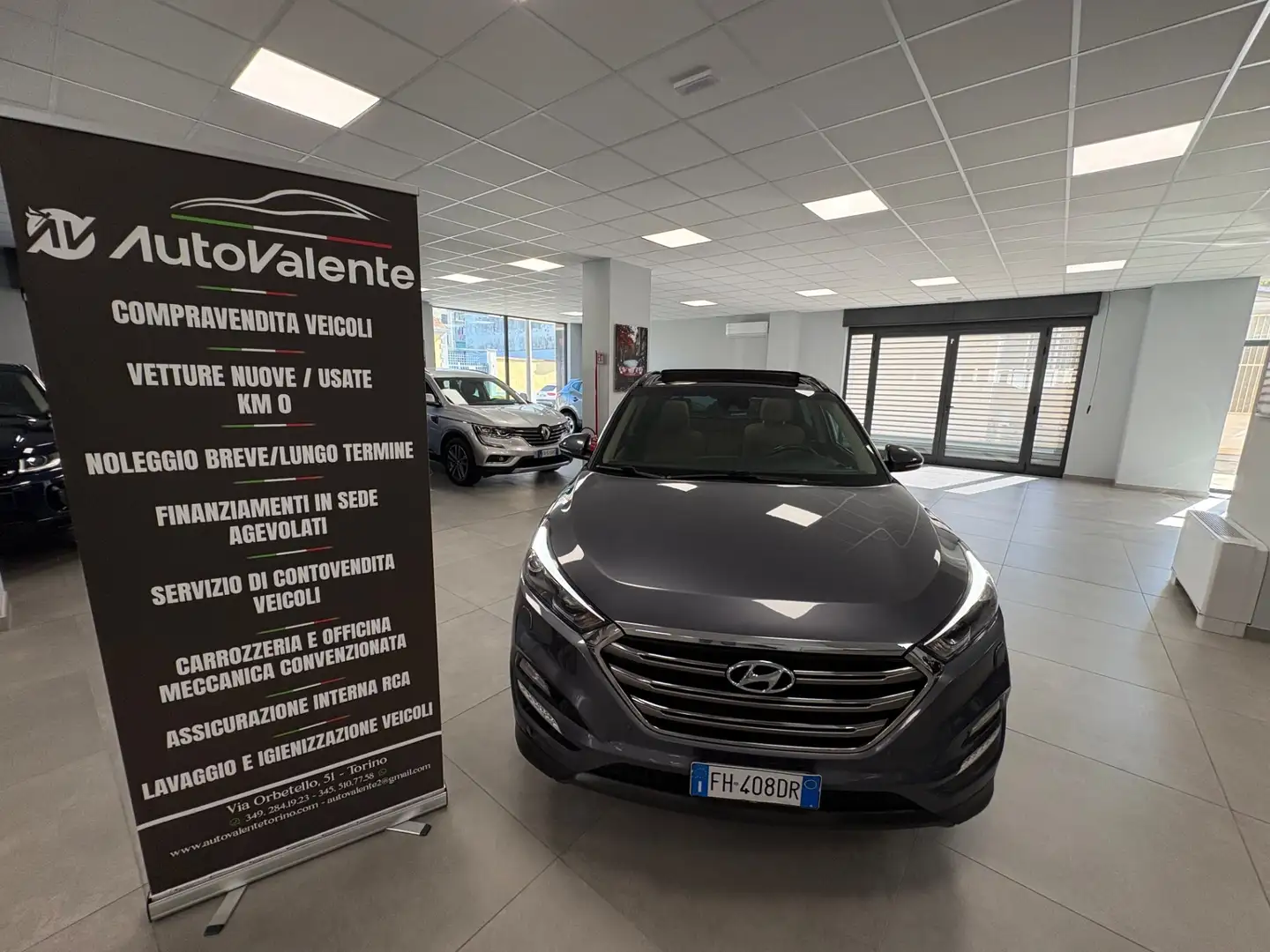 Hyundai TUCSON Tucson 1.7 CRDi XPossible Grau - 2