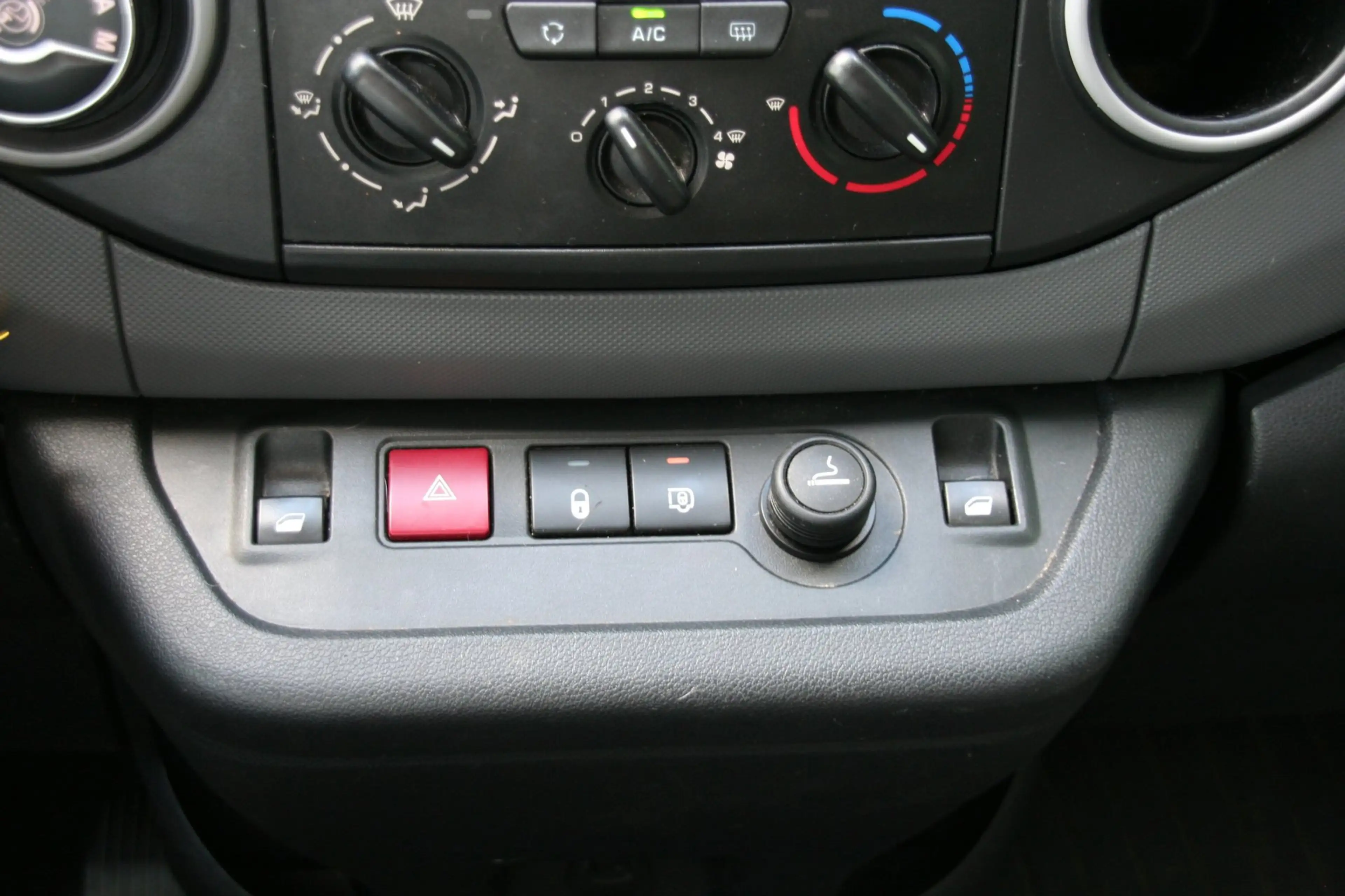 Peugeot Partner 120 1.6 BlueHDi 100 L1 AUTOMAAT, AIRCO, TREKHAAK, — photo 19