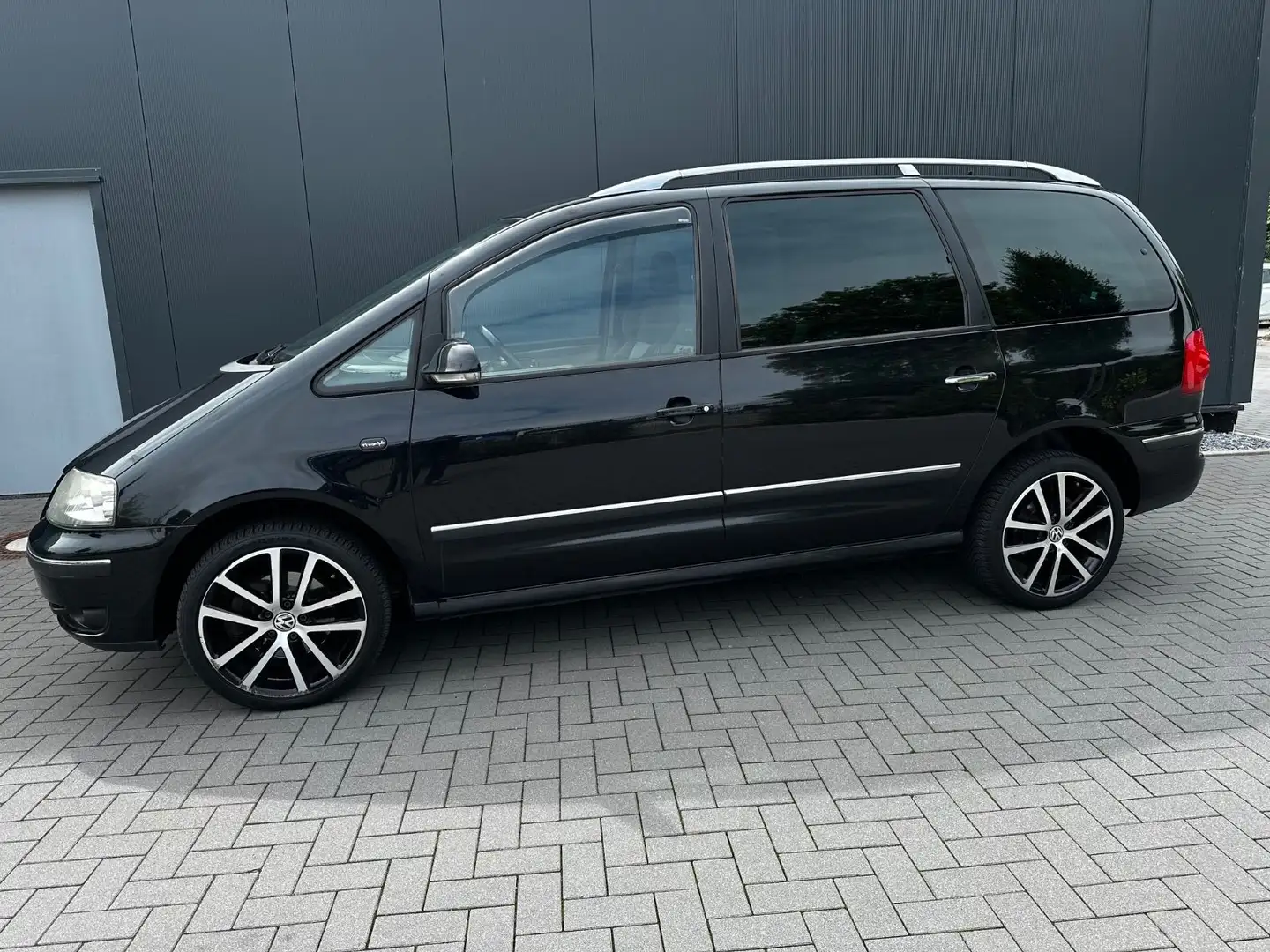 Volkswagen Sharan 1.9TDI tiptronic Highline Zwart - 2