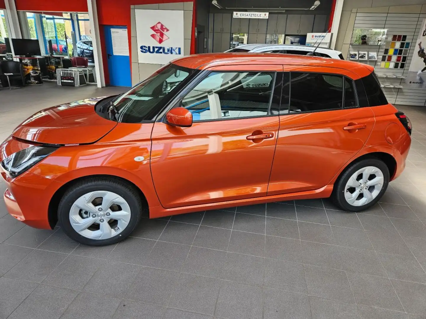 Suzuki Swift Swift 1.2 Dualjet Hybrid MT Comfort Оранжевий - 2
