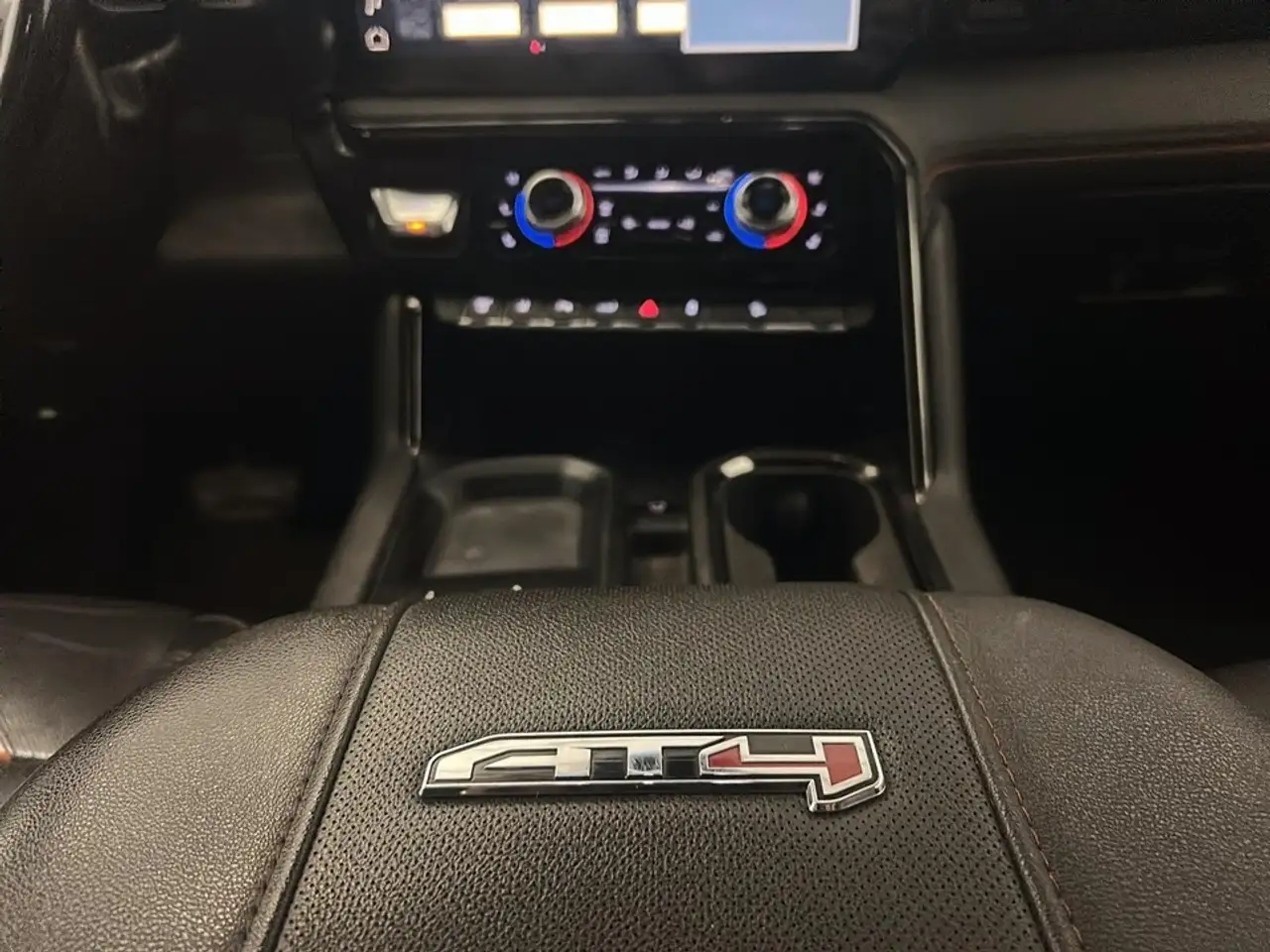 GMC Sierra 2500 снимка GMC Sierra 2500