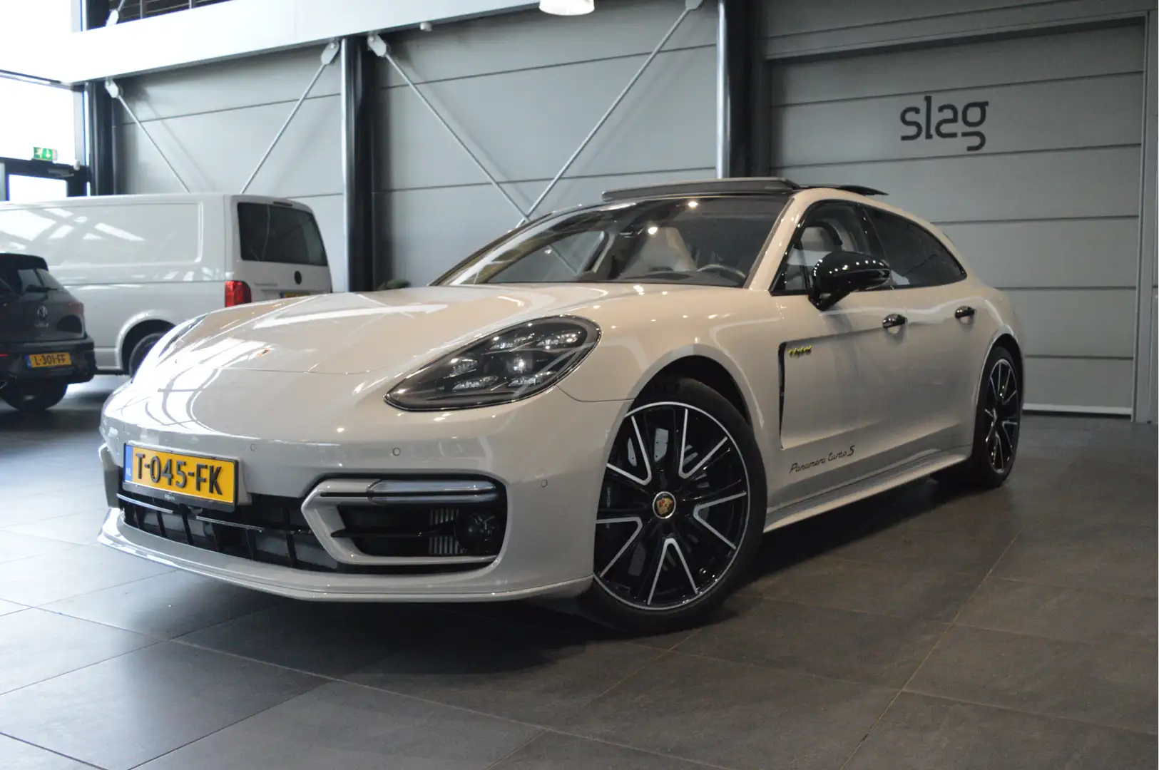 Porsche Panamera Sport Turismo 4.0 Turbo S E-Hybrid pano Burmester Grijs - 1