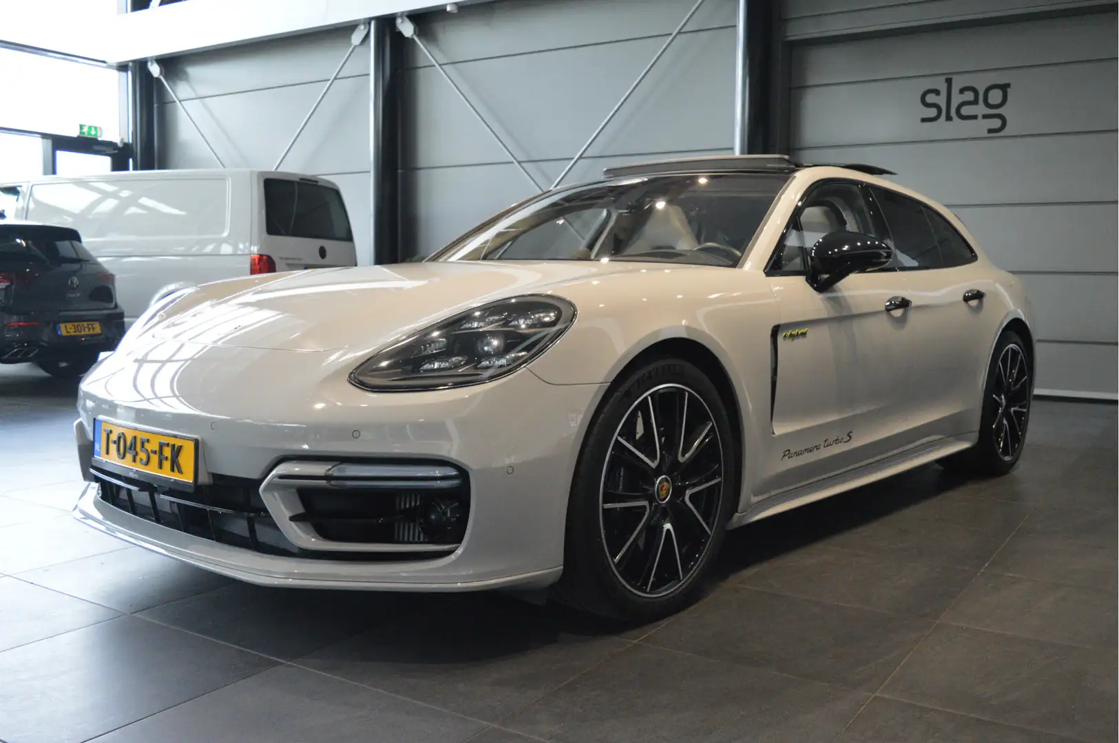 Porsche Panamera Sport Turismo 4.0 Turbo S E-Hybrid pano Burmester Grijs - 2