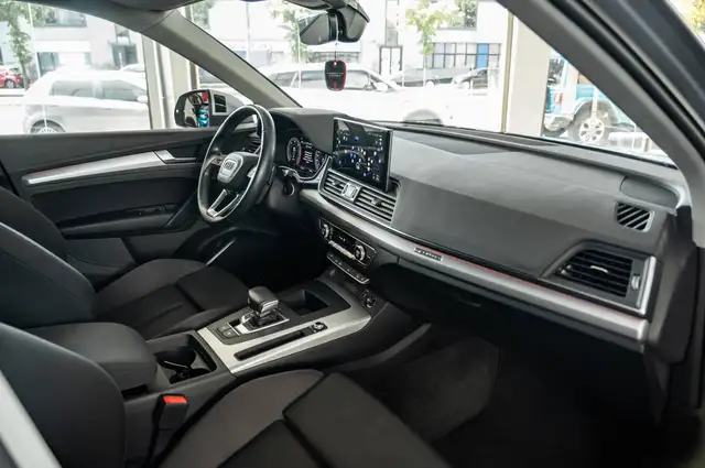 Audi Q5 view 10