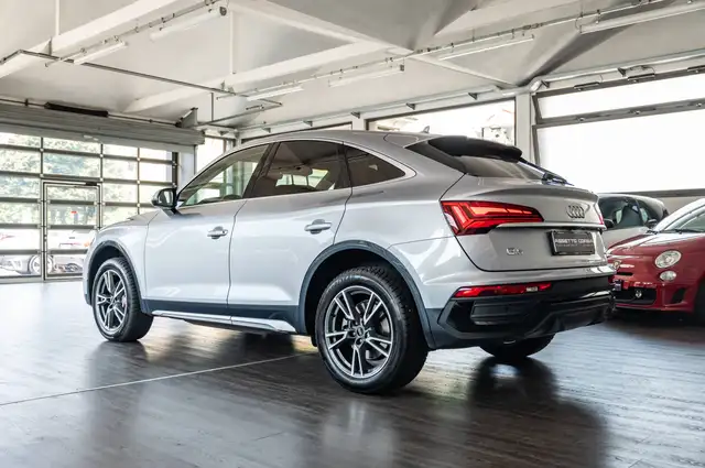 Audi Q5 view 4