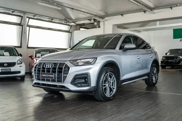 Audi Q5 view 3