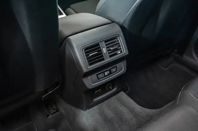 Audi Q5 view 14