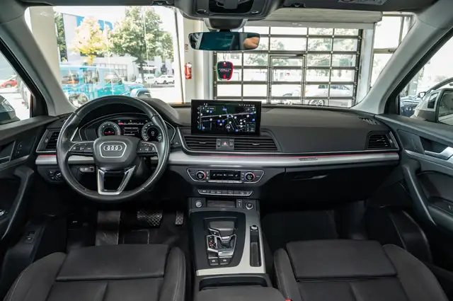 Audi Q5 view 9