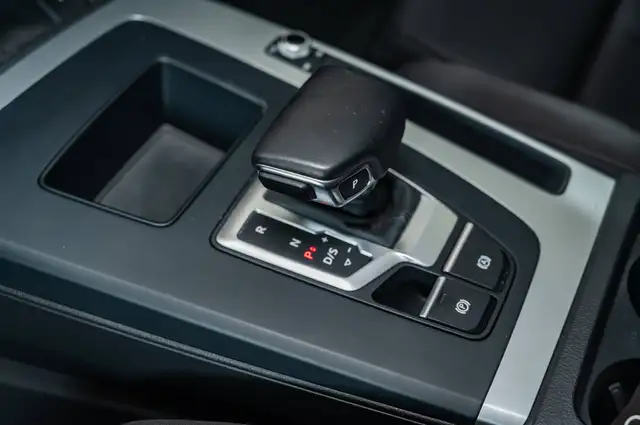 Audi Q5 view 13