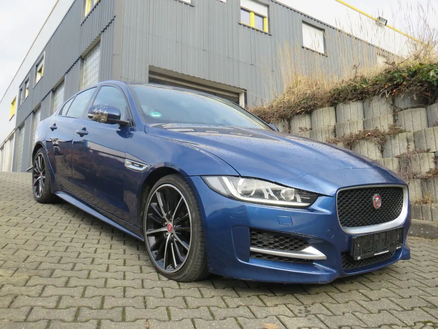 Jaguar XE R-SPORT*NAVI*PANO*STANDHEIZUNG Bleu - 1